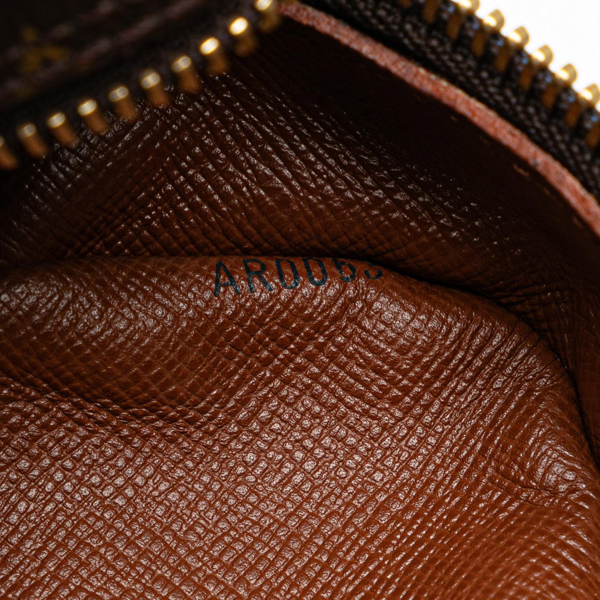 Louis Vuitton Monogram Nil Crossbody Bag (SHG-ffeWhi)