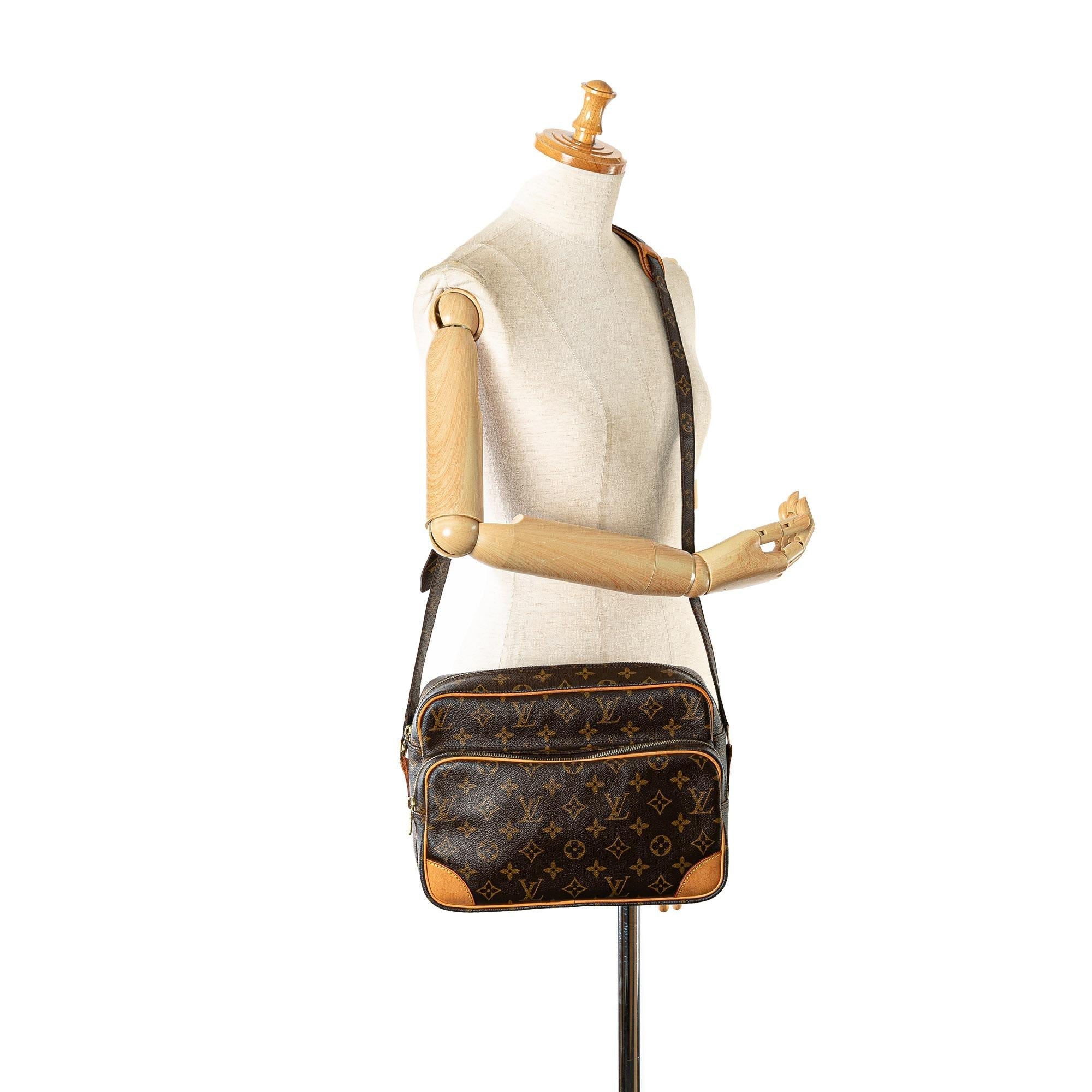 Louis Vuitton Monogram Nil Crossbody Bag (SHG-TvdPUA)