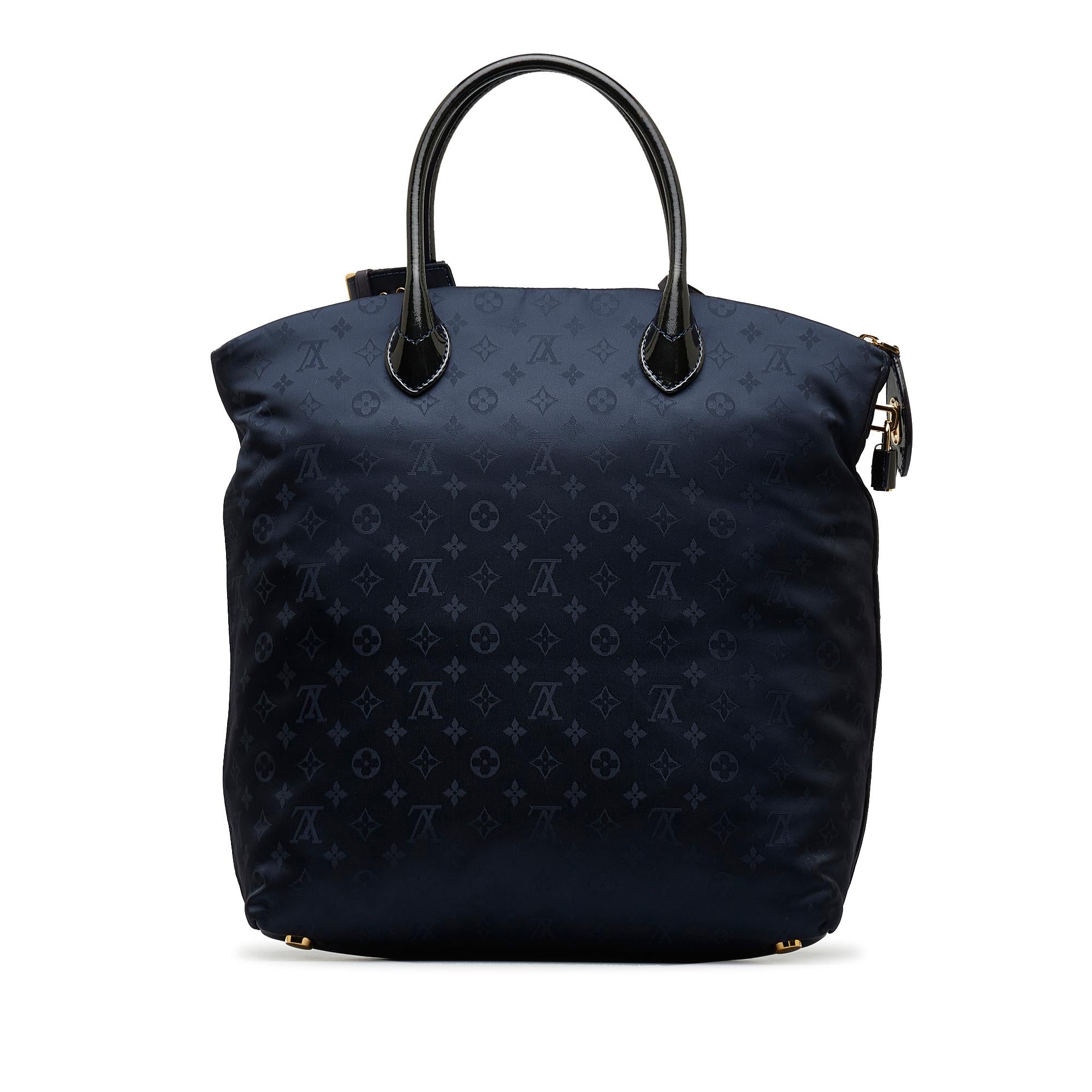 Louis Vuitton Monogram Nylon Desire Lockit Vertical MM (SHG-Yrhdgz)