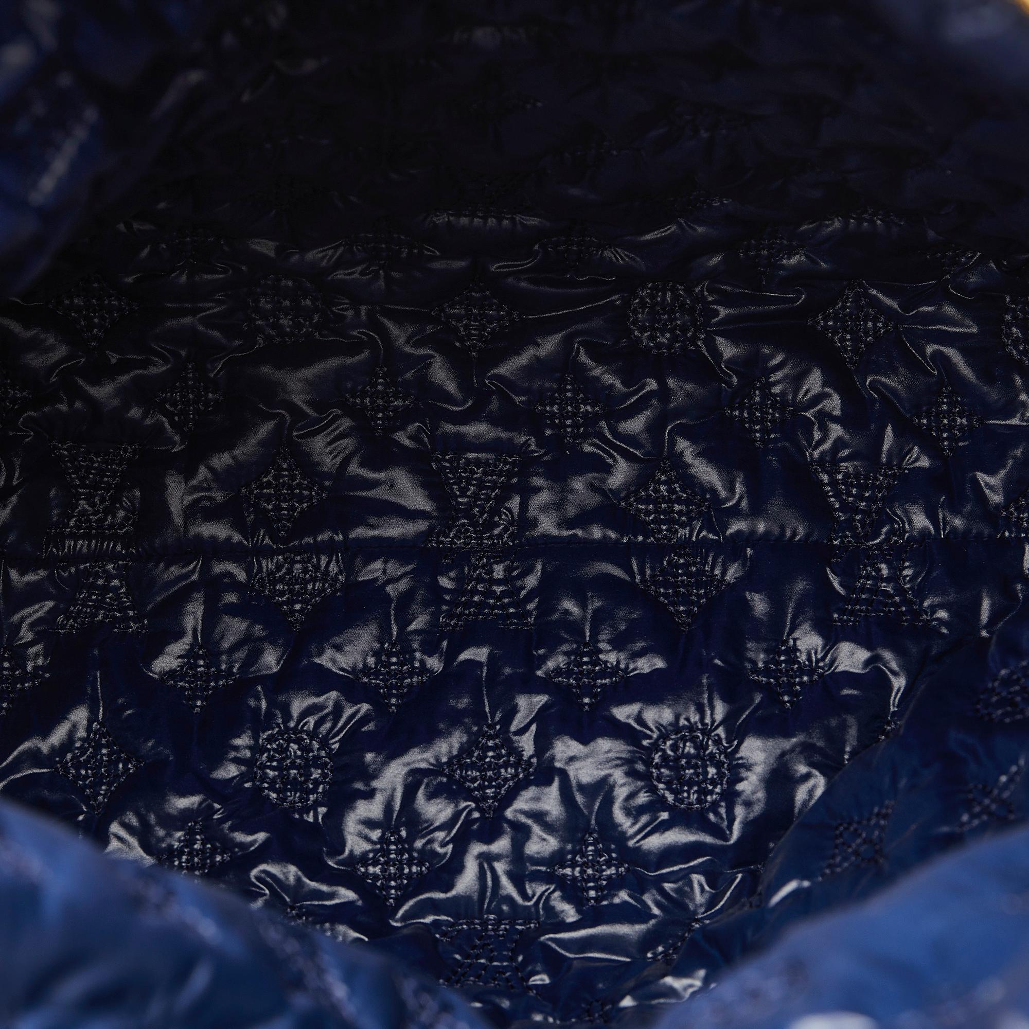 Louis Vuitton Monogram Nylon Desire Lockit Vertical MM (SHG-Yrhdgz)