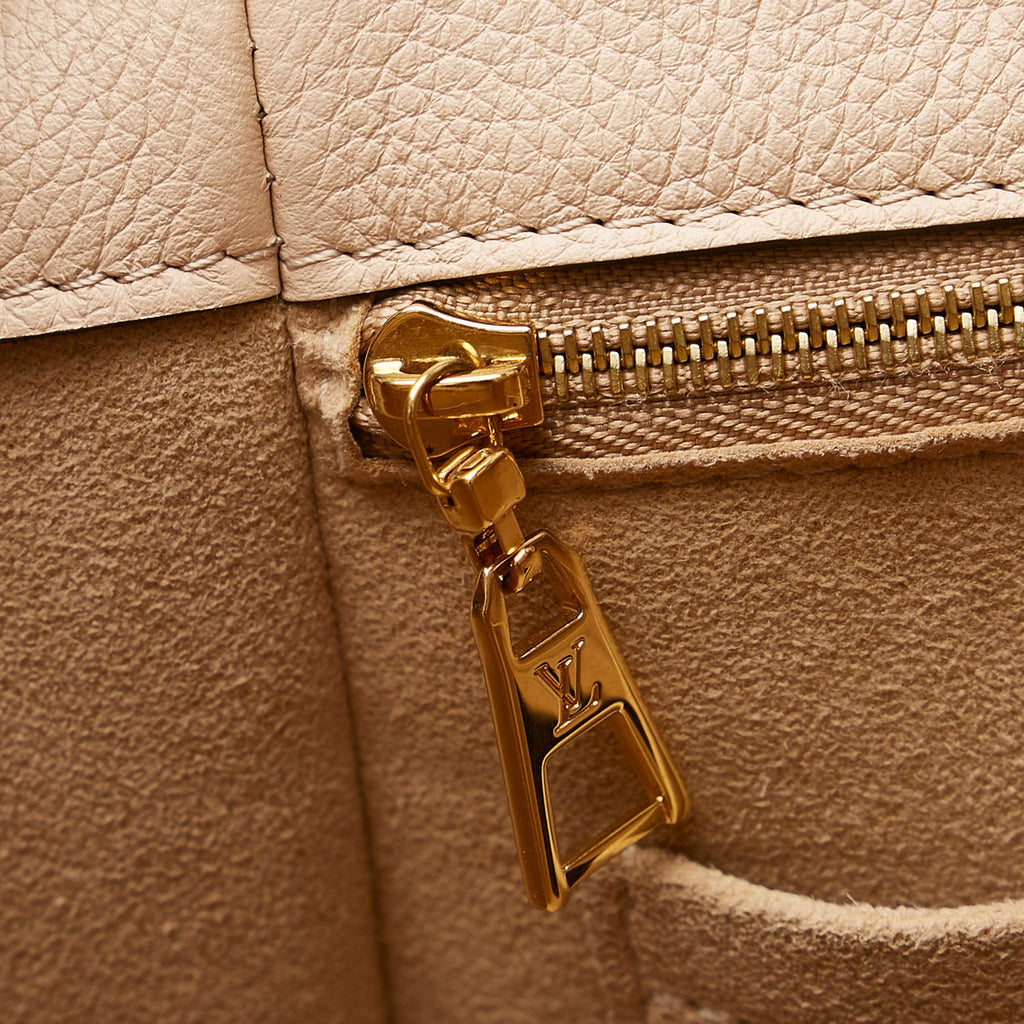 Louis Vuitton Monogram On My Side (SHG-TRT71o)