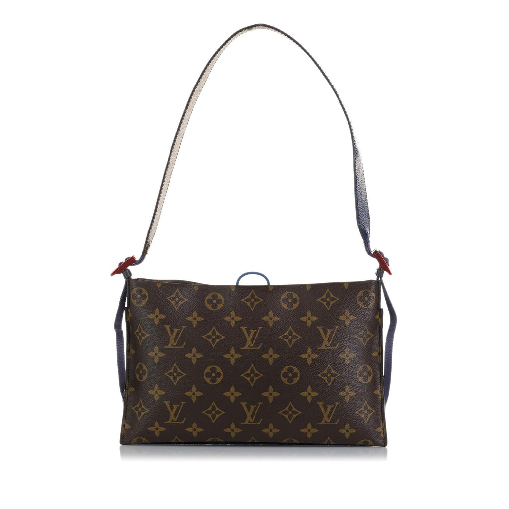 Louis Vuitton Monogram Pacific Outdoor Pouch (SHG-xVf7t5)