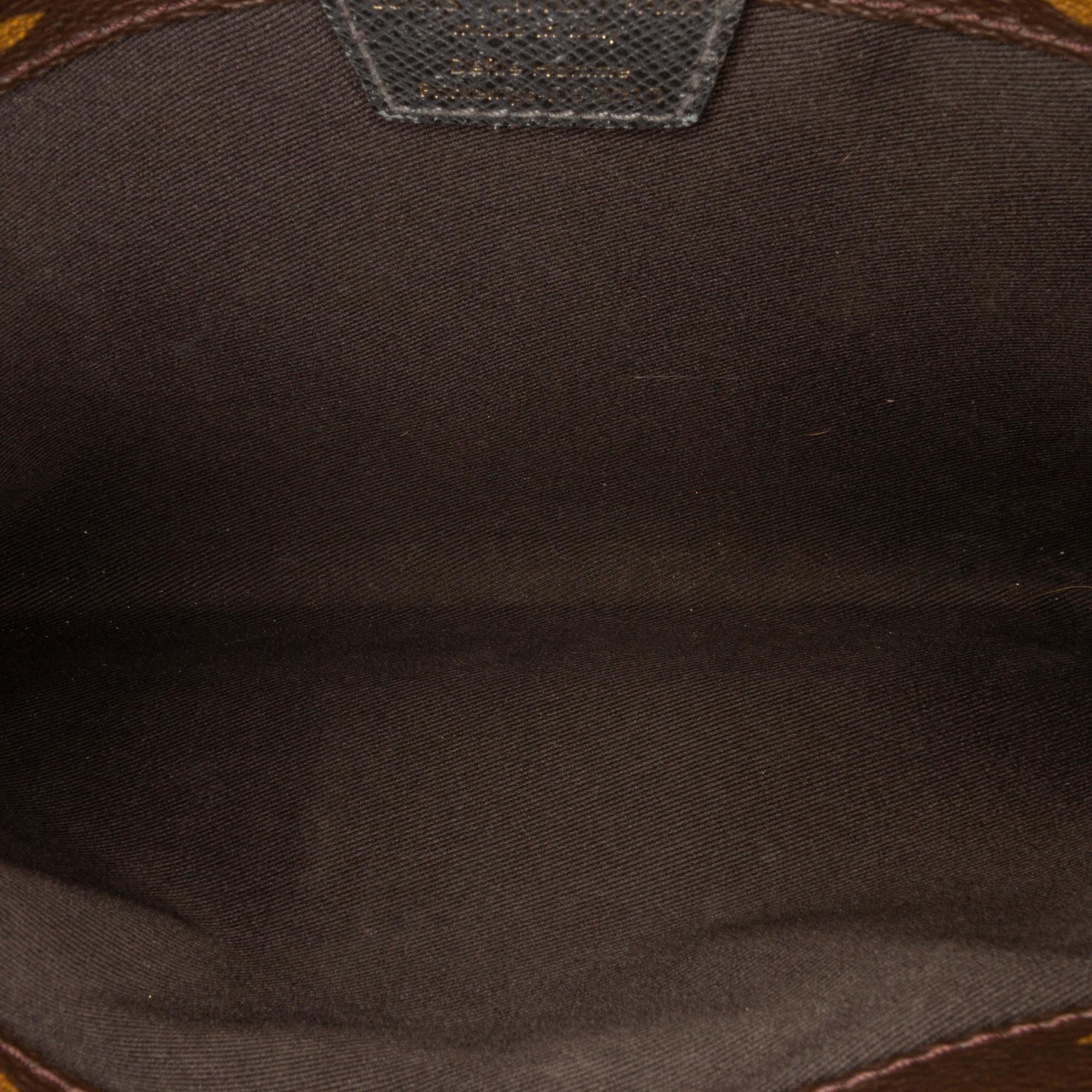 Louis Vuitton Monogram Pacific Outdoor Pouch (SHG-xVf7t5)