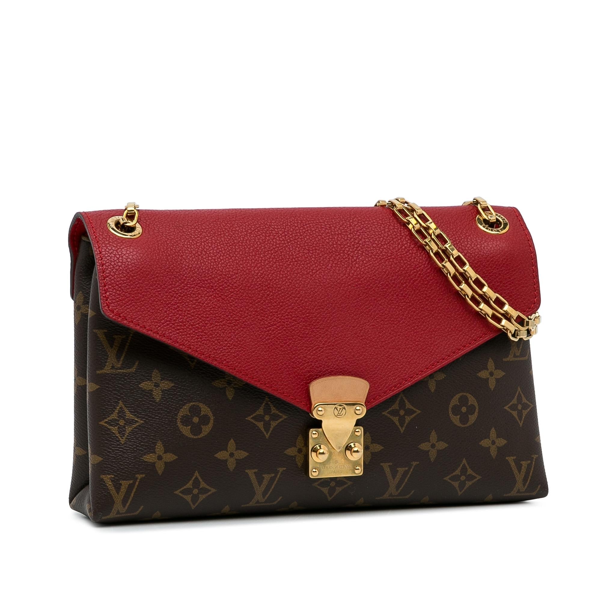 Louis Vuitton Monogram Pallas Chain (SHG-Hv7Fbu)