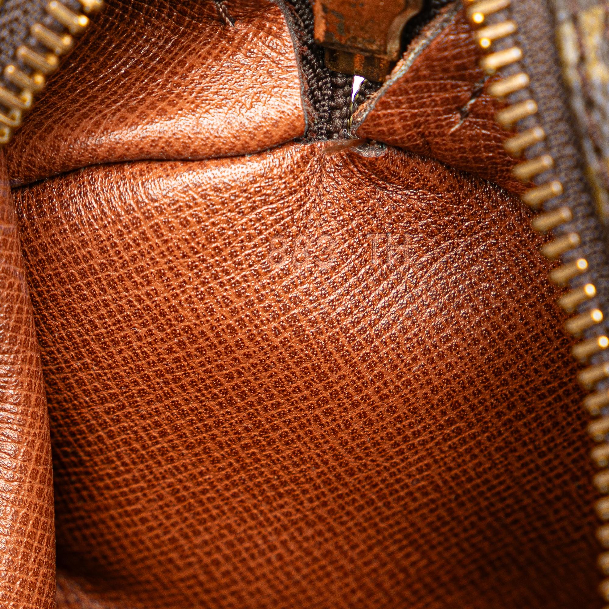 Louis Vuitton Monogram Papillon 26 (SHG-uRj1MC)