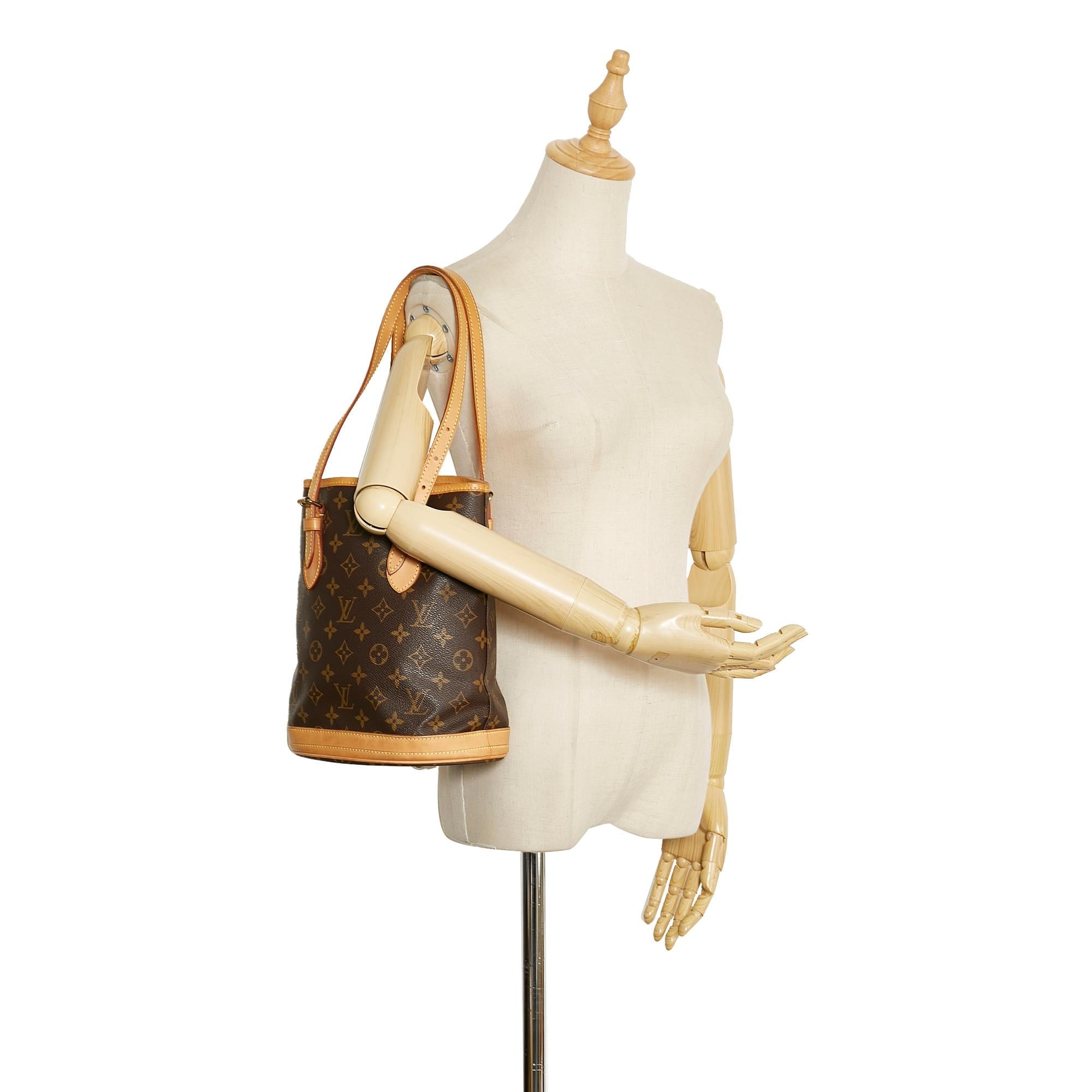 Louis Vuitton Monogram Petit Bucket (SHG-7TTln9)