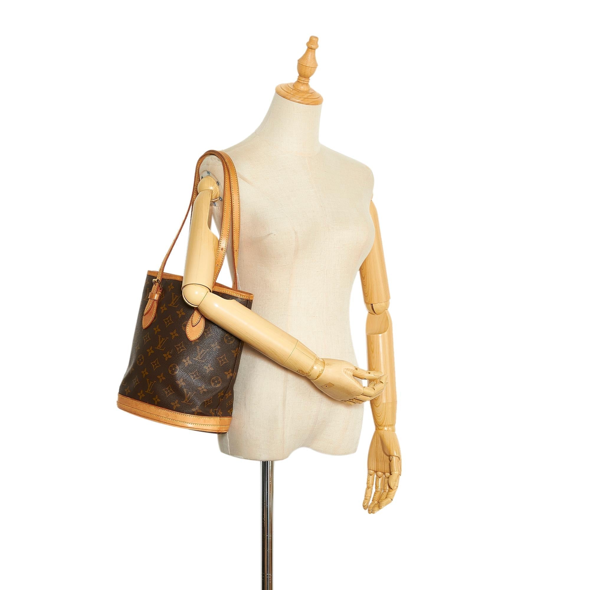 Louis Vuitton Monogram Petit Bucket (SHG-XqKmFk)