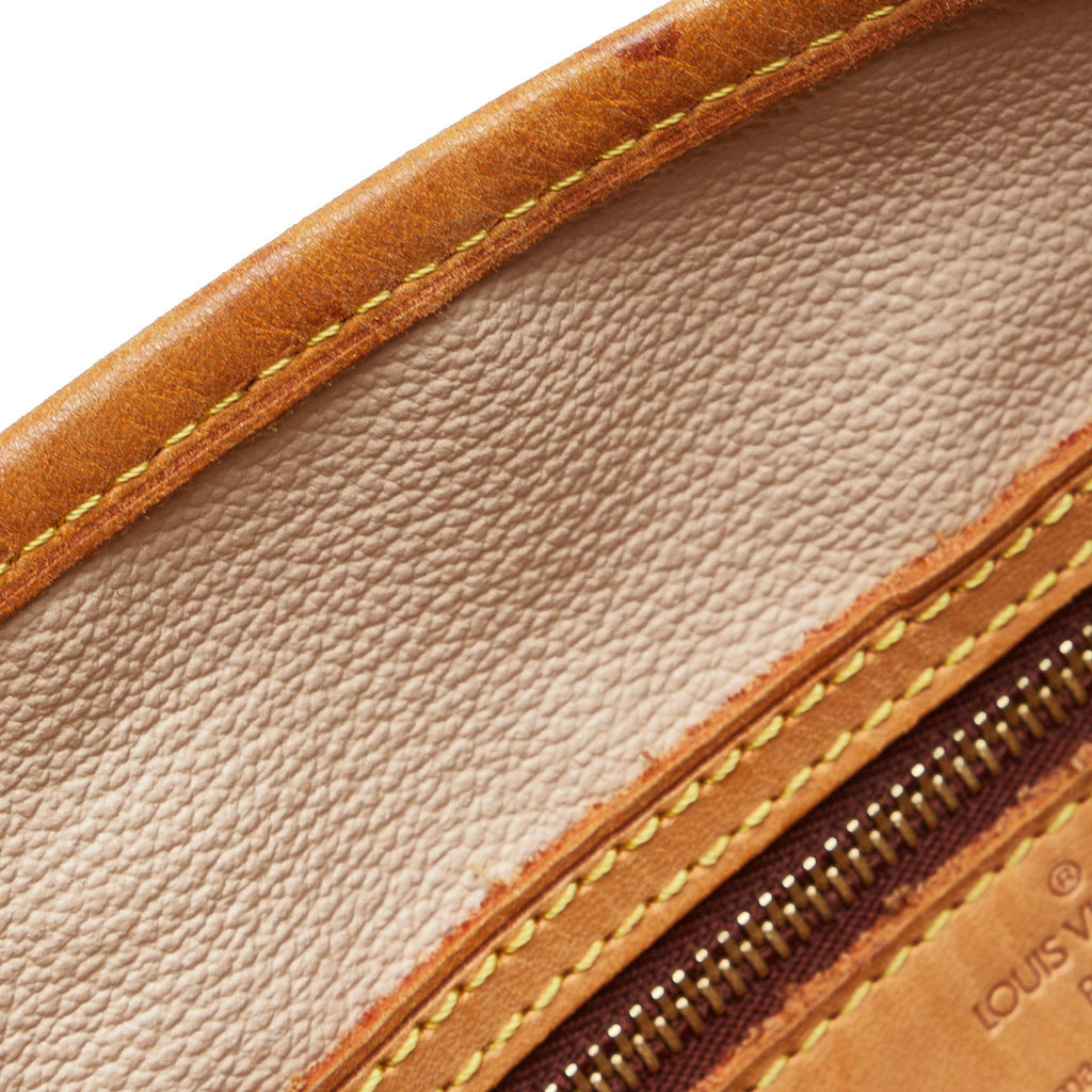 Louis Vuitton Monogram Petit Bucket (SHG-NQ4Yrd)