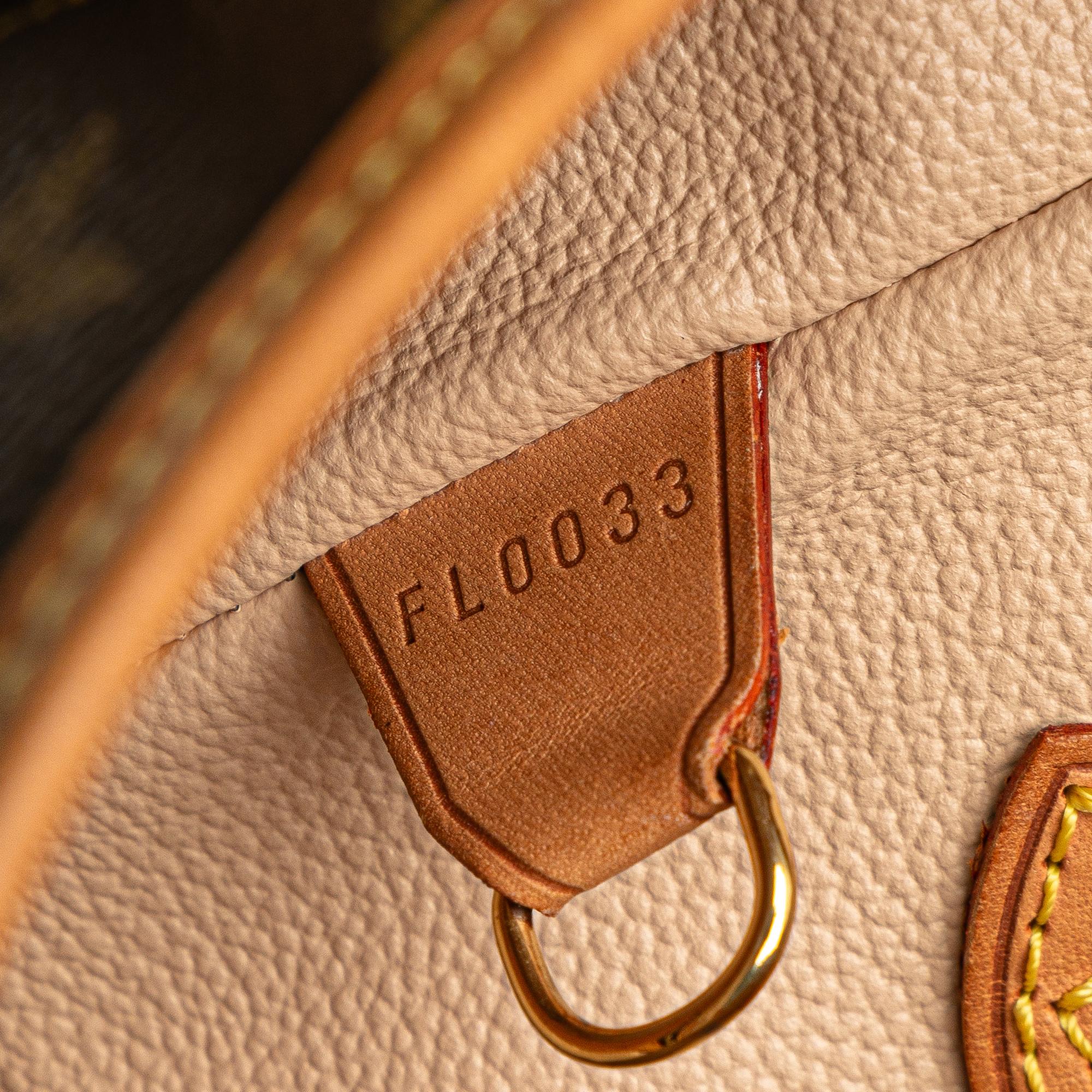 Louis Vuitton Monogram Petit Bucket (SHG-wNbkas)