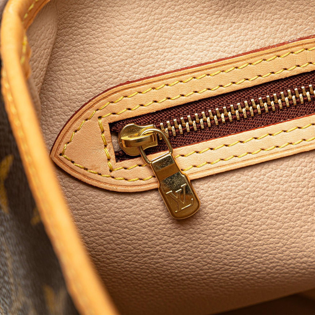 Louis Vuitton Monogram Petit Bucket (SHG-qOvBFo)