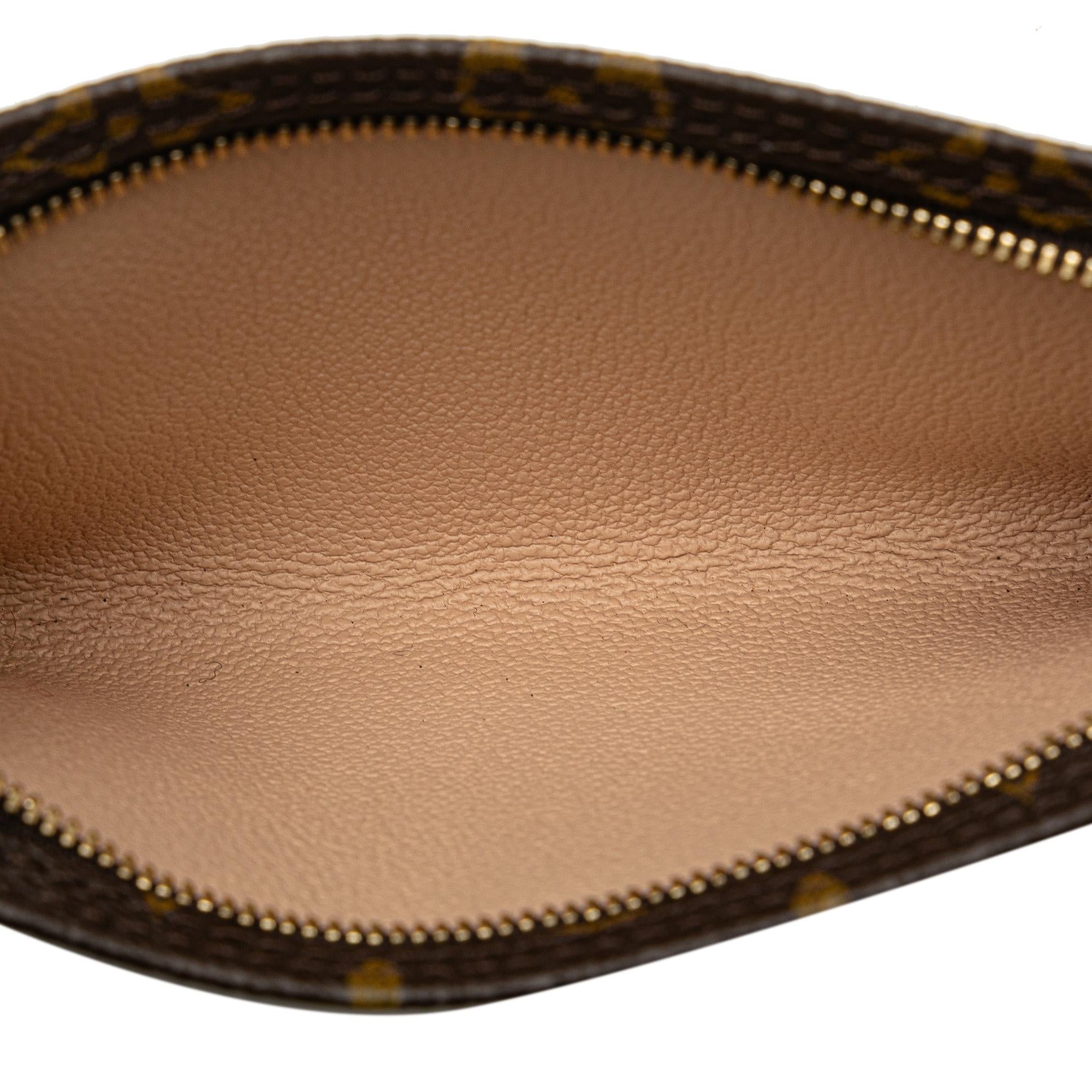 Louis Vuitton Monogram Petit Bucket (SHG-qOvBFo)