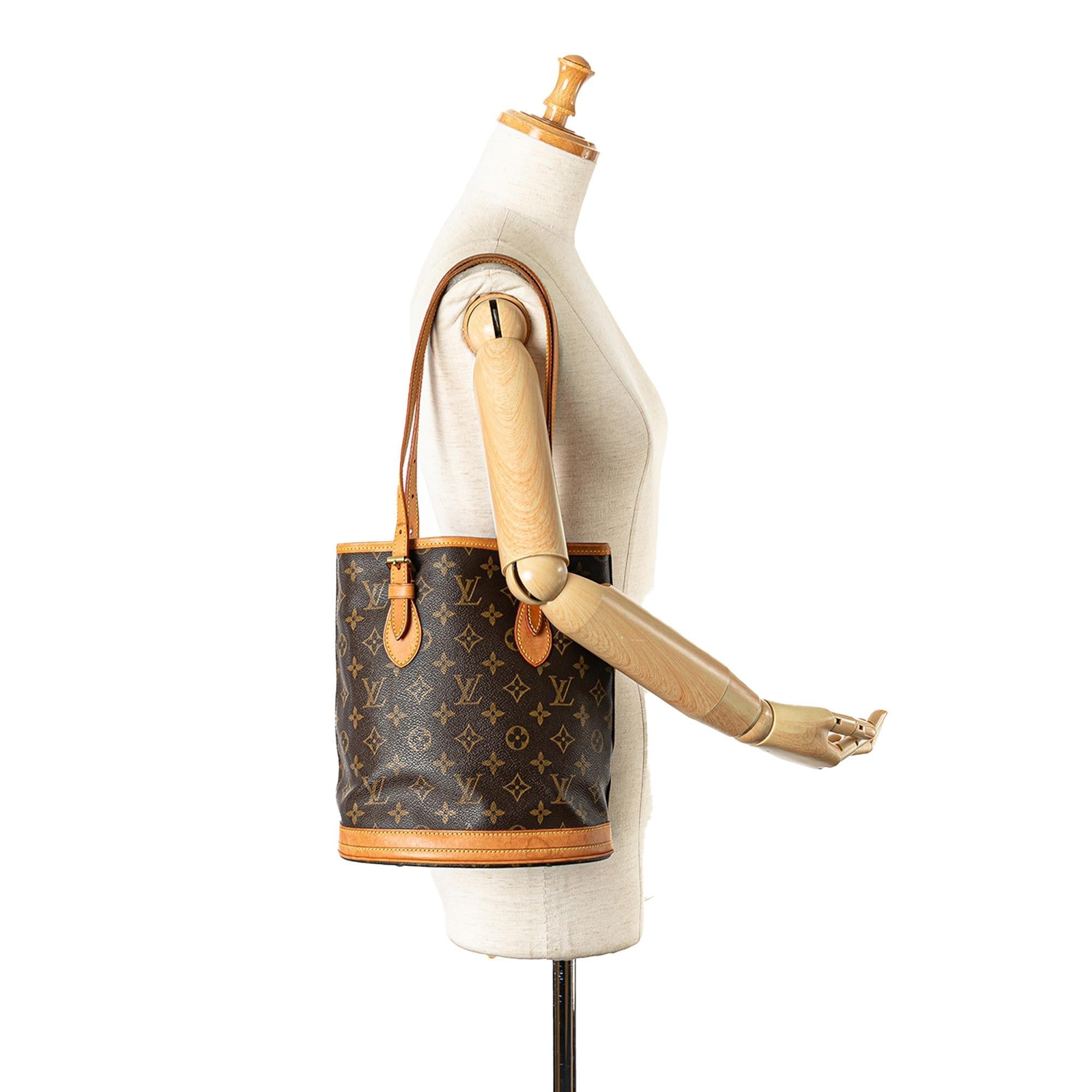 Louis Vuitton Monogram Petit Bucket (SHG-ijkvYu)