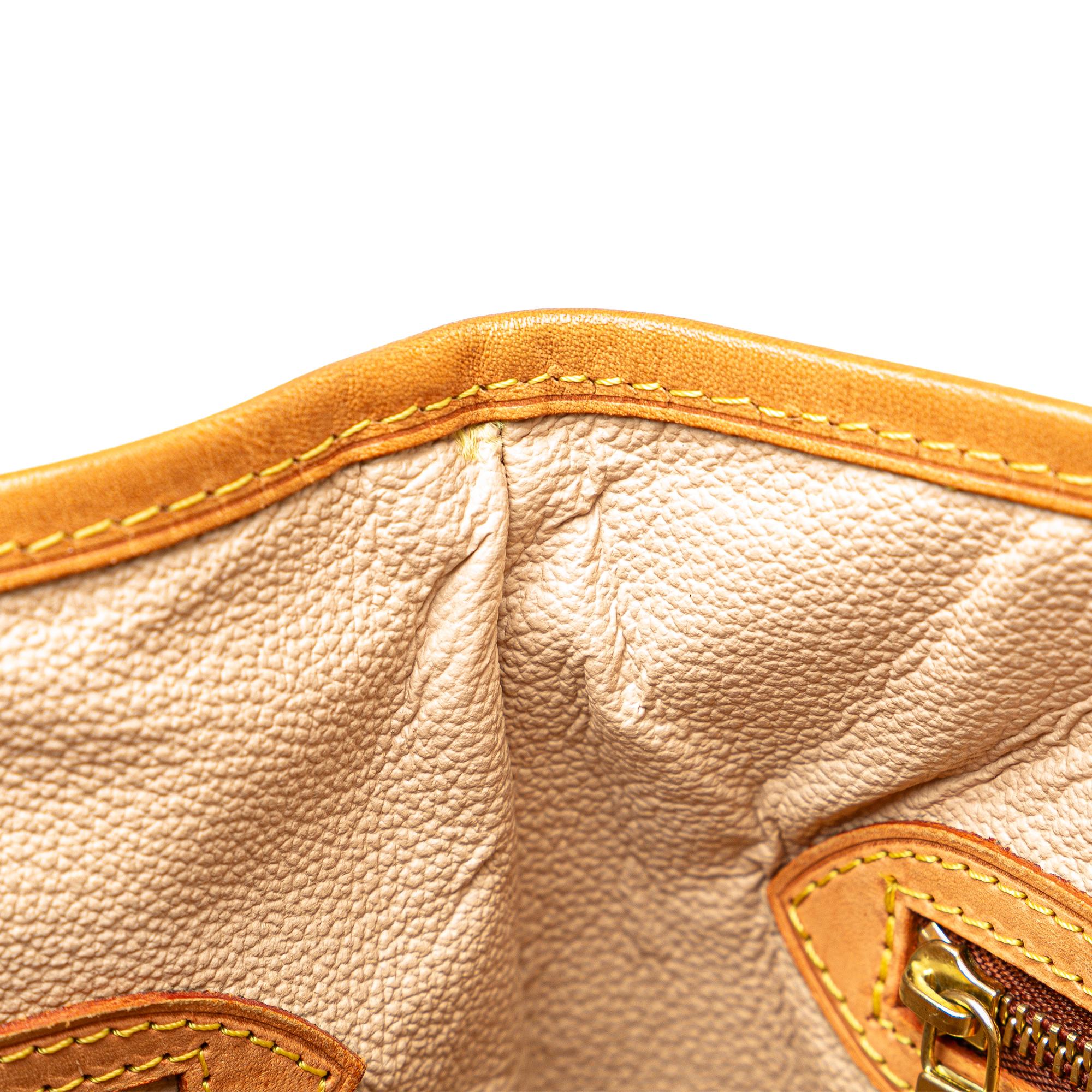Louis Vuitton Monogram Petit Bucket (SHG-GPfEAQ)