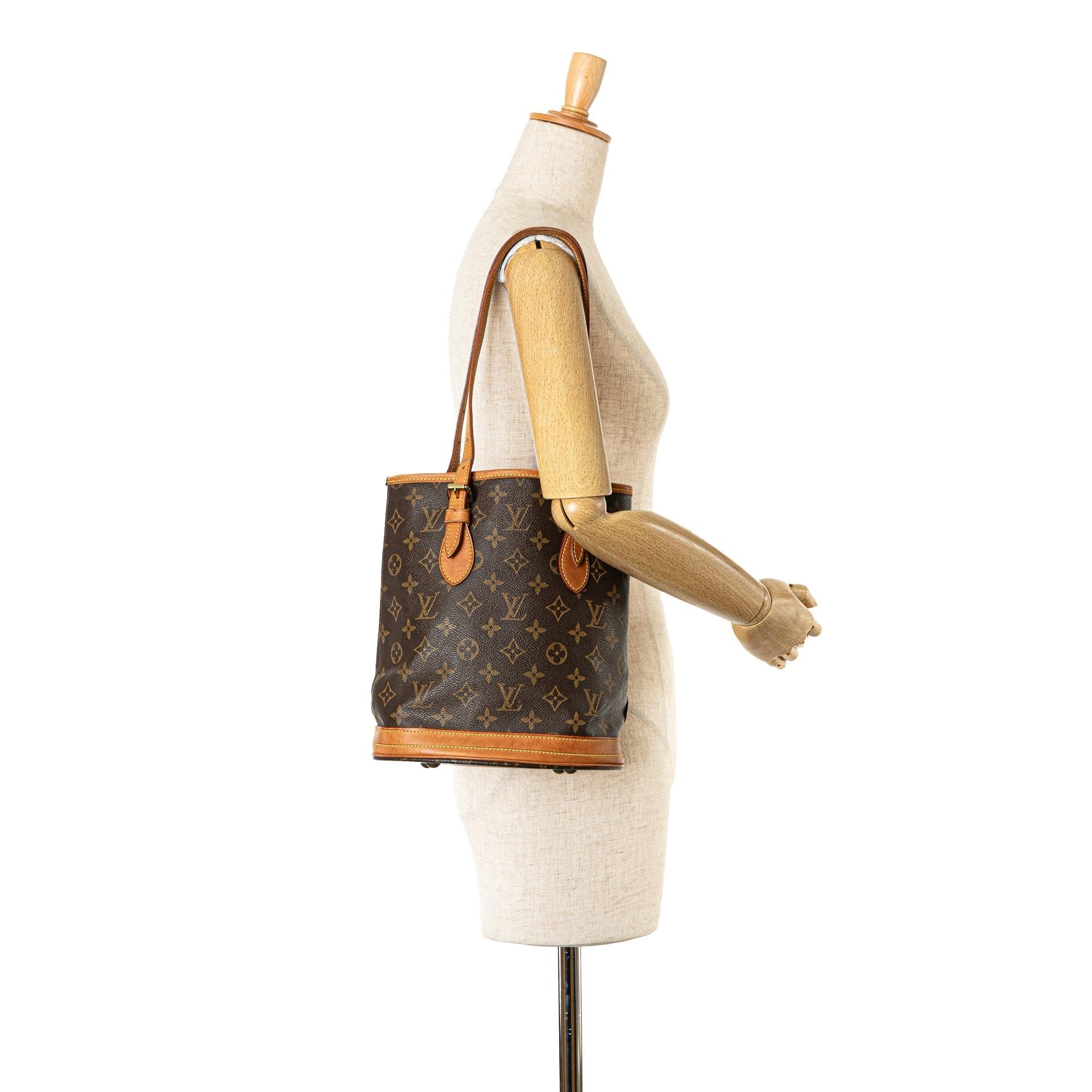Louis Vuitton Monogram Petit Bucket (SHG-YEzqlW)