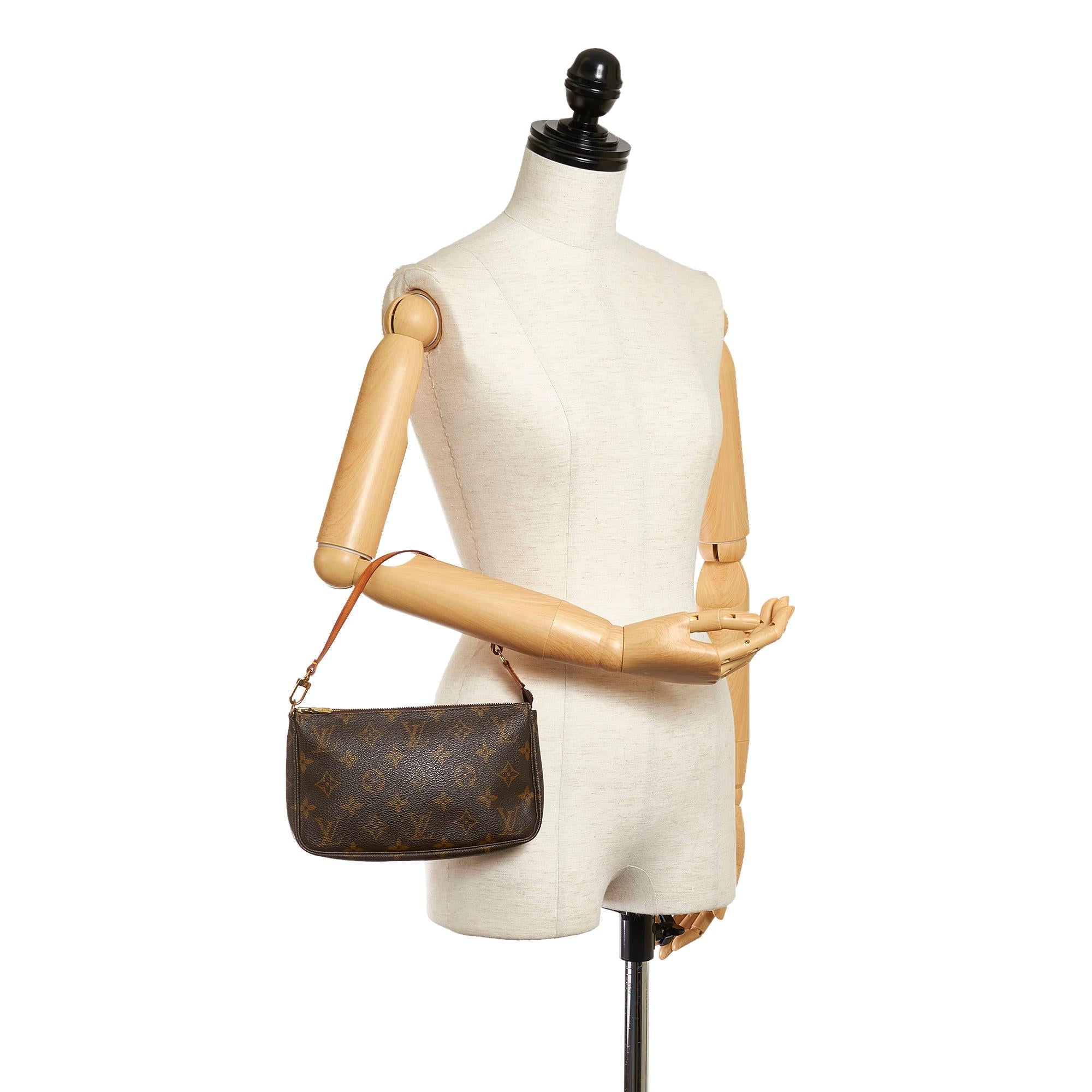 Louis Vuitton Monogram Pochette Accessoires (SHG-28725)