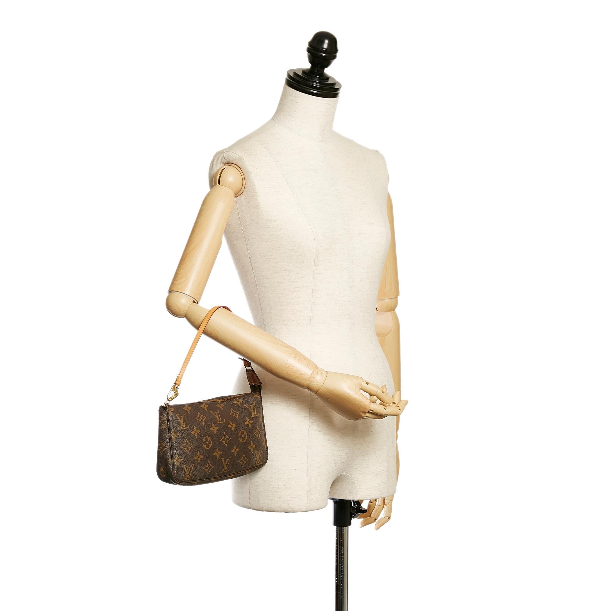 Louis Vuitton Monogram Pochette Accessoires (SHG-32912)