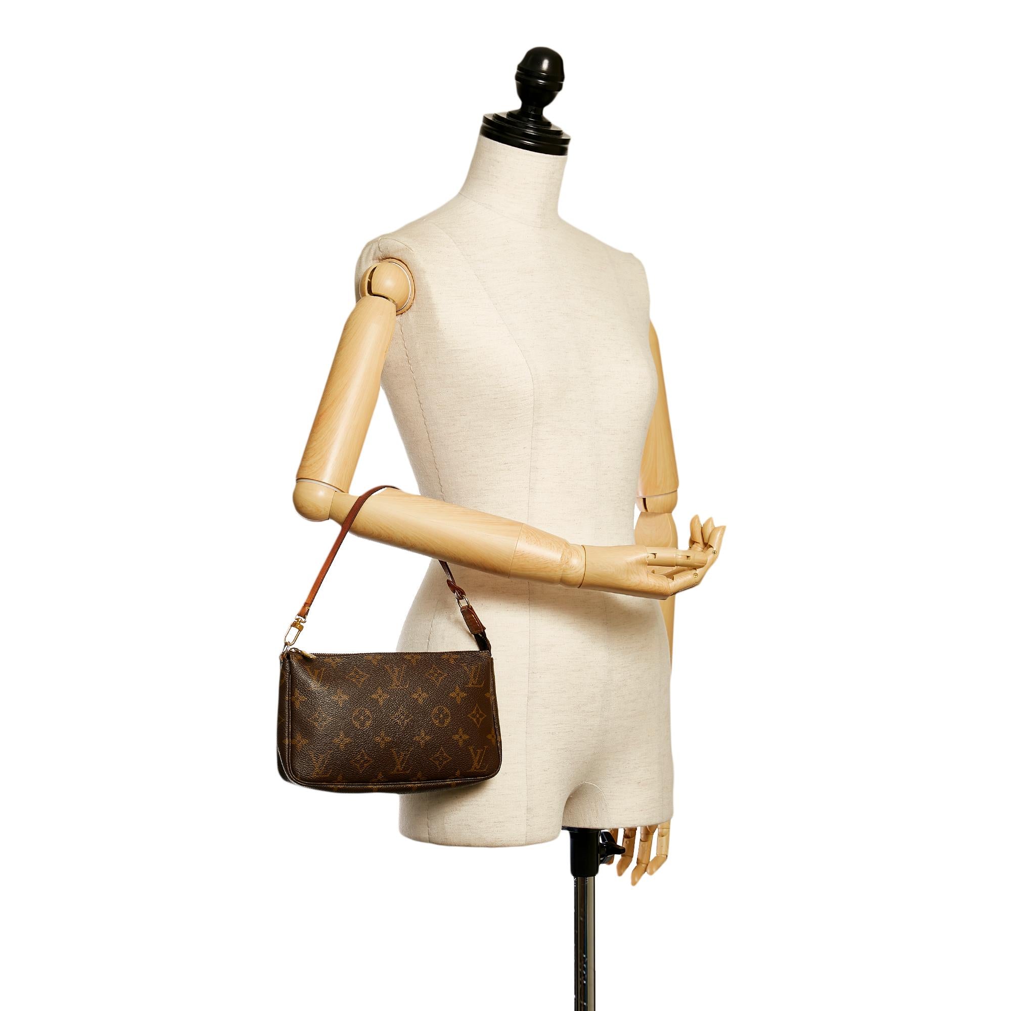 Louis Vuitton Monogram Pochette Accessoires (SHG-33468)