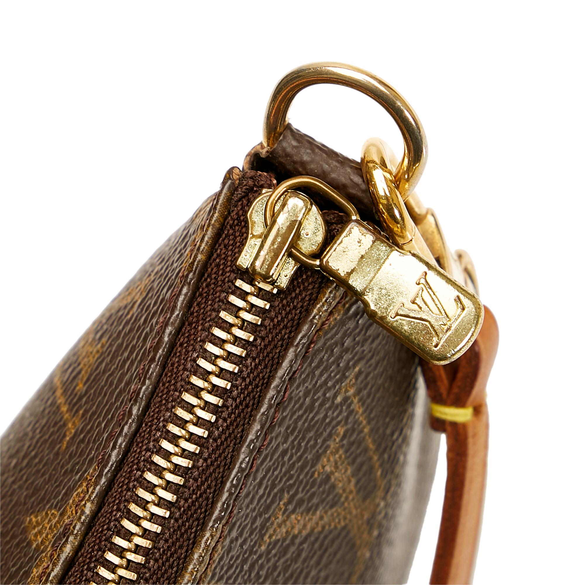 Louis Vuitton Monogram Pochette Accessoires (SHG-36238)