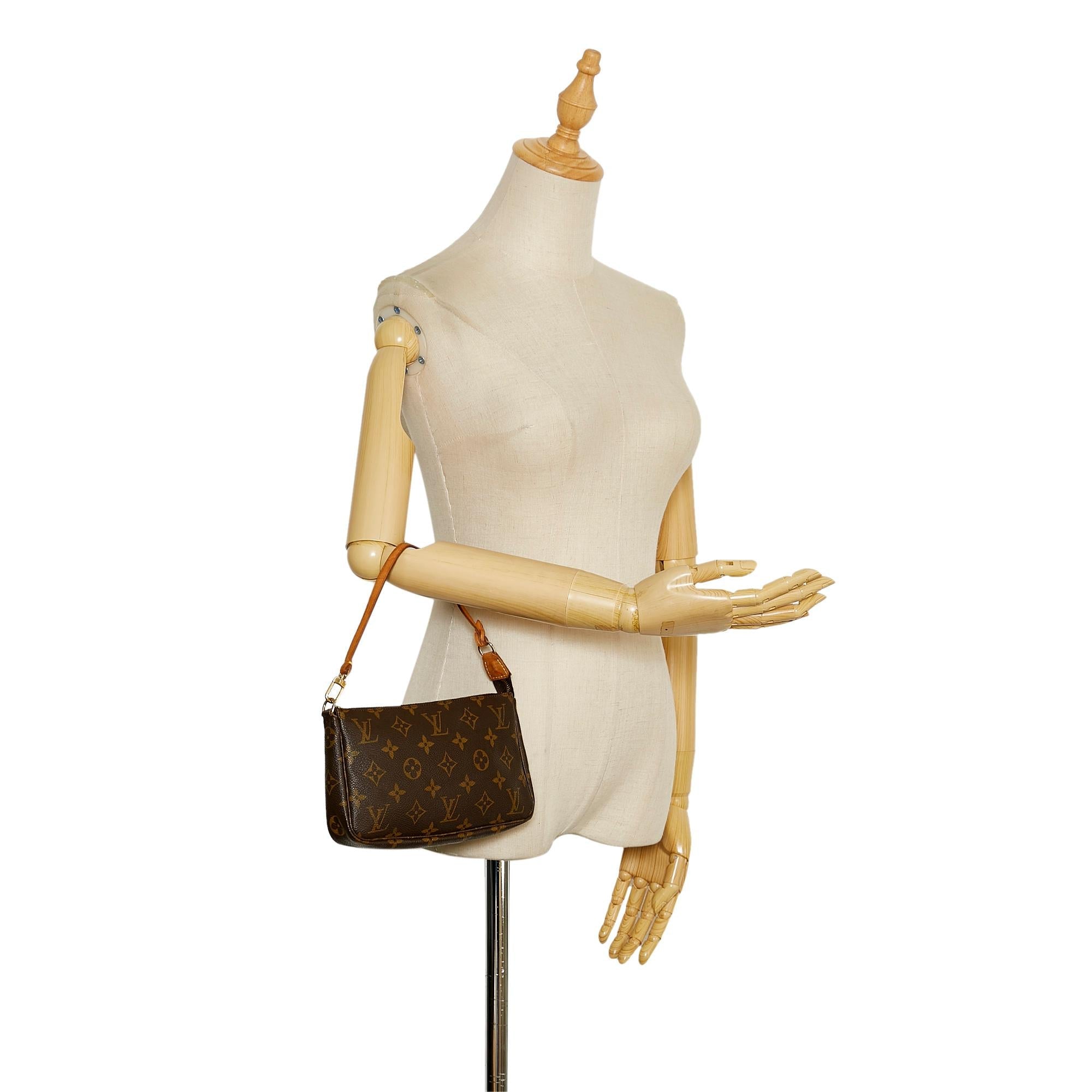 Louis Vuitton Monogram Pochette Accessoires (SHG-36238)