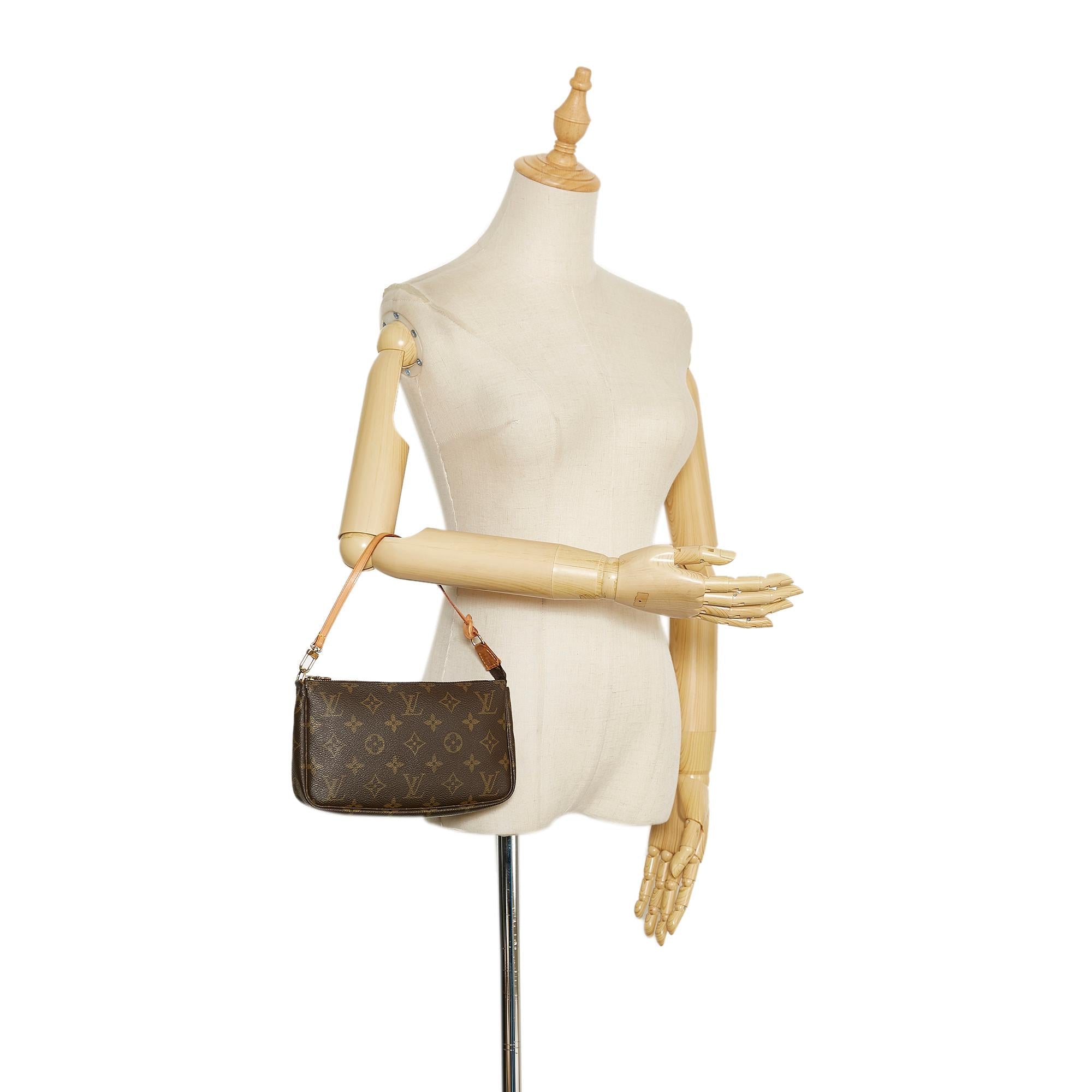 Louis Vuitton Monogram Pochette Accessoires (SHG-37035)