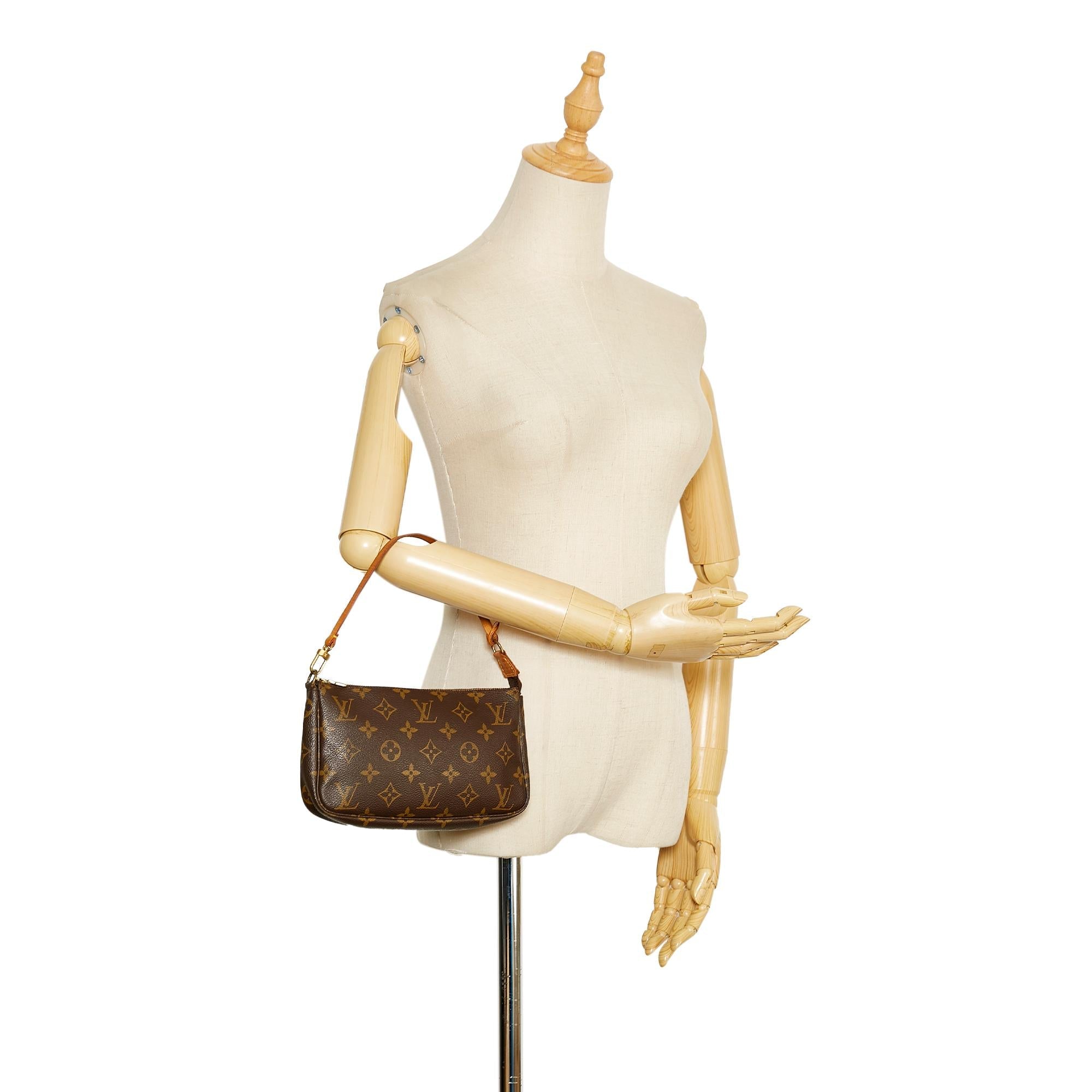Louis Vuitton Monogram Pochette Accessoires (SHG-37542)