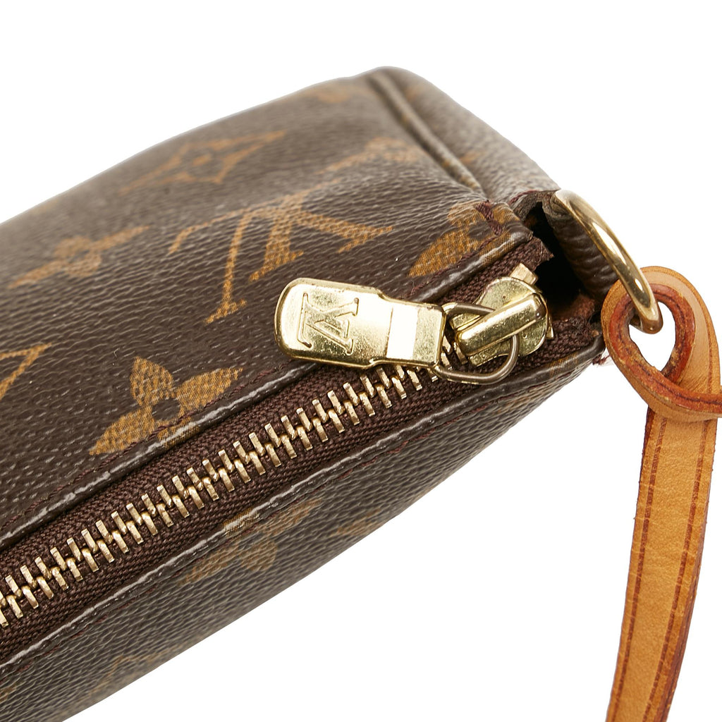 Louis Vuitton Monogram Pochette Accessoires (SHG-DKMQAd)