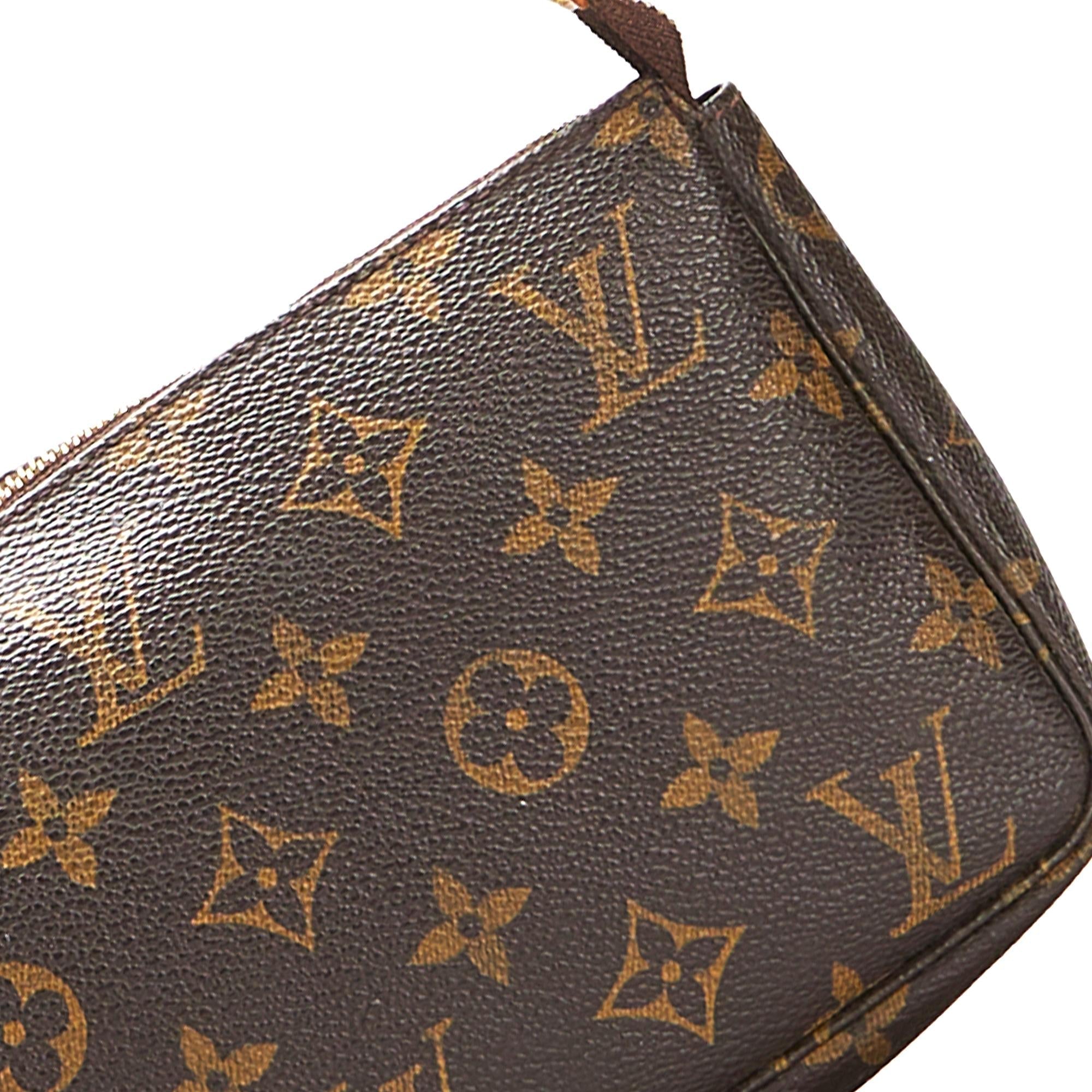 Louis Vuitton Monogram Pochette Accessoires (SHG-DKMQAd)