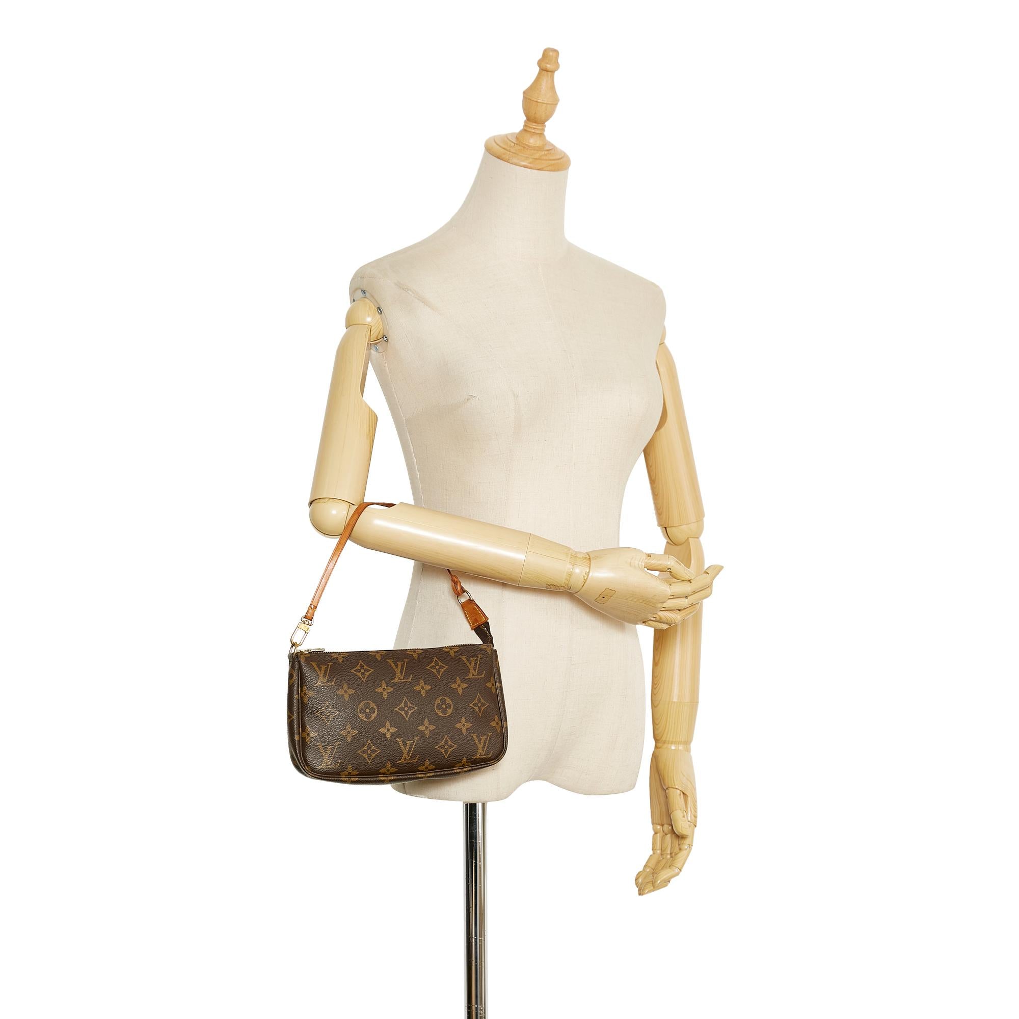 Louis Vuitton Monogram Pochette Accessoires (SHG-44I8TM)