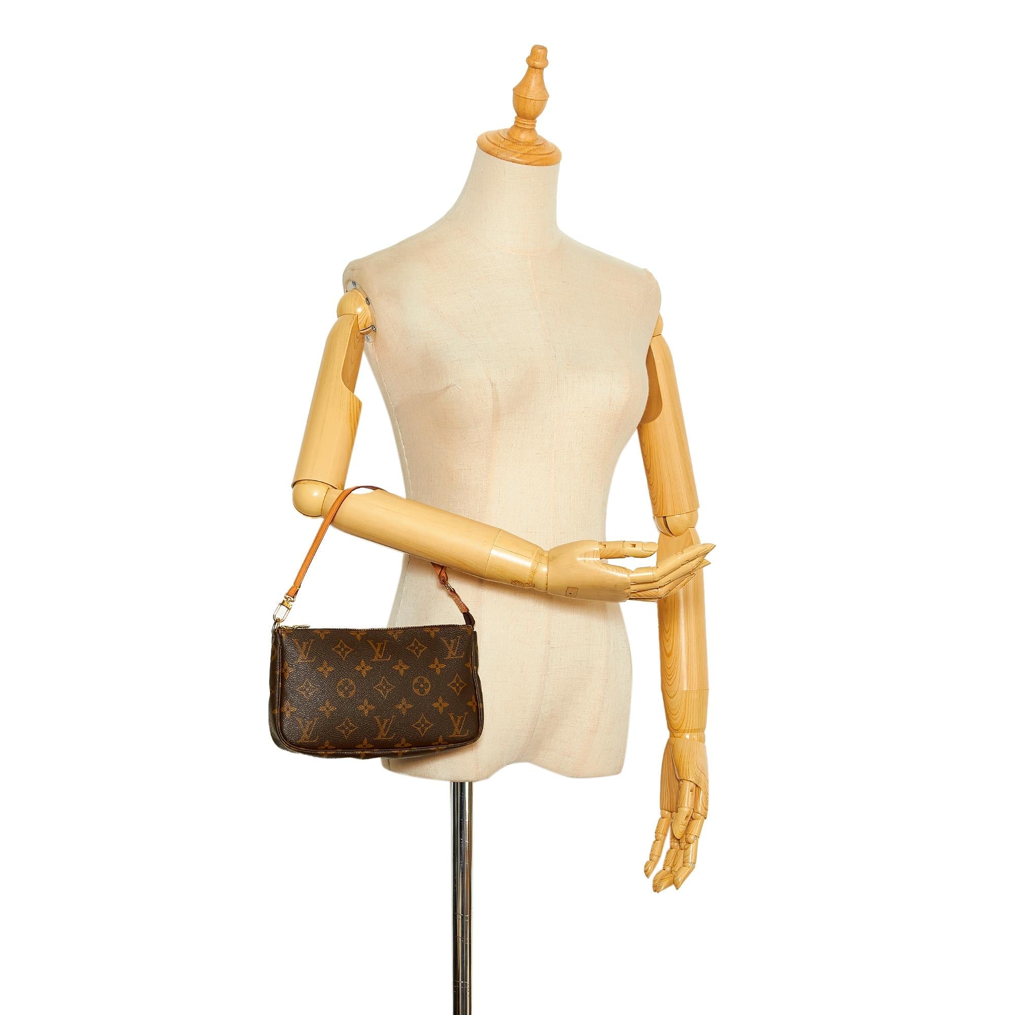 Louis Vuitton Monogram Pochette Accessoires (SHG-g9JdQg)