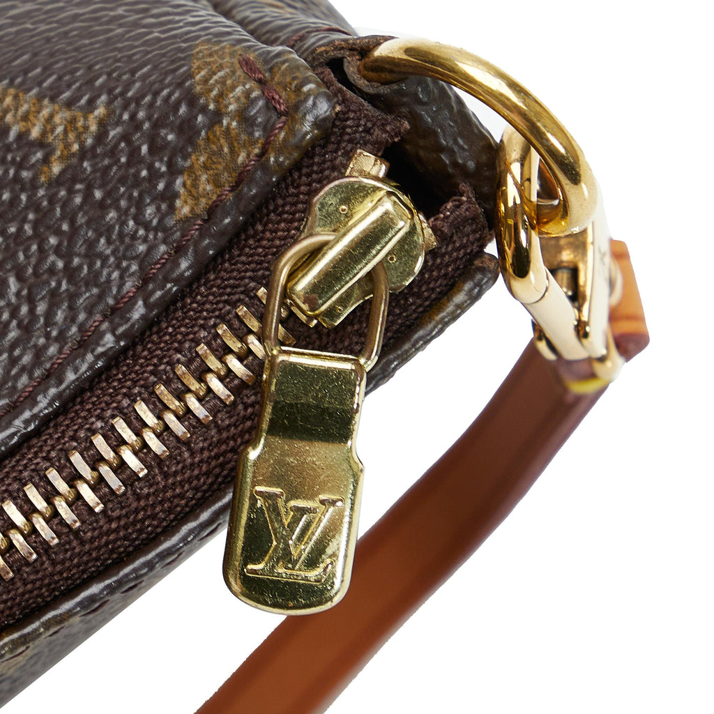 Louis Vuitton Monogram Pochette Accessoires (SHG-8R9N7Z)