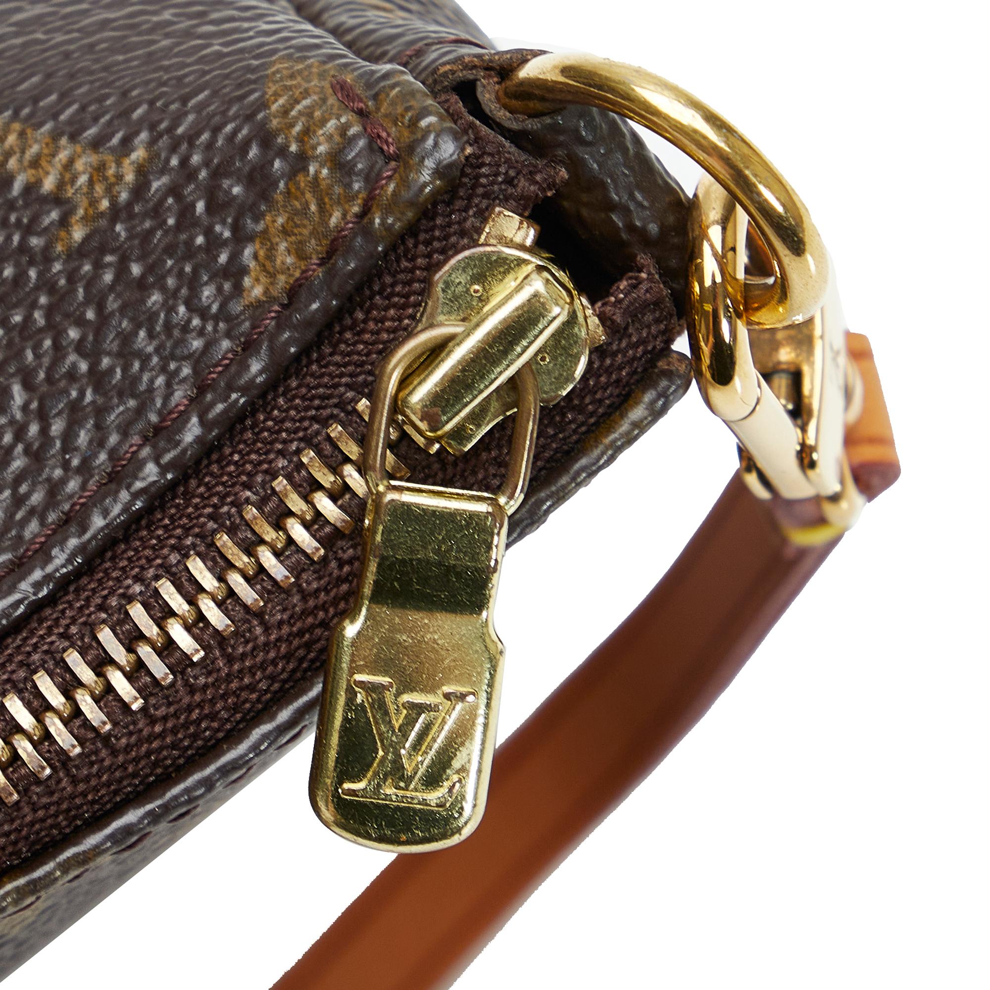 Louis Vuitton Monogram Pochette Accessoires (SHG-8R9N7Z)
