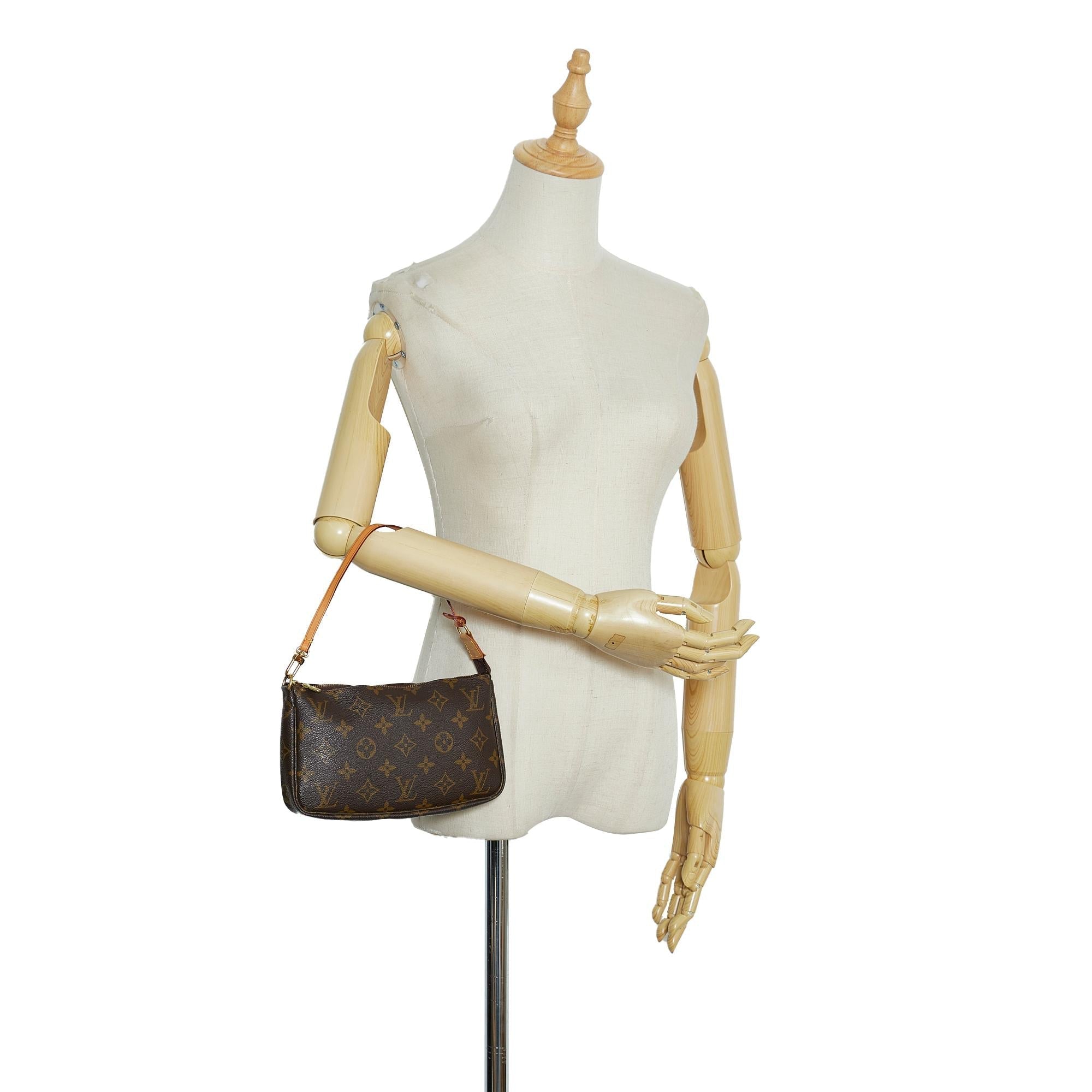 Louis Vuitton Monogram Pochette Accessoires (SHG-8R9N7Z)