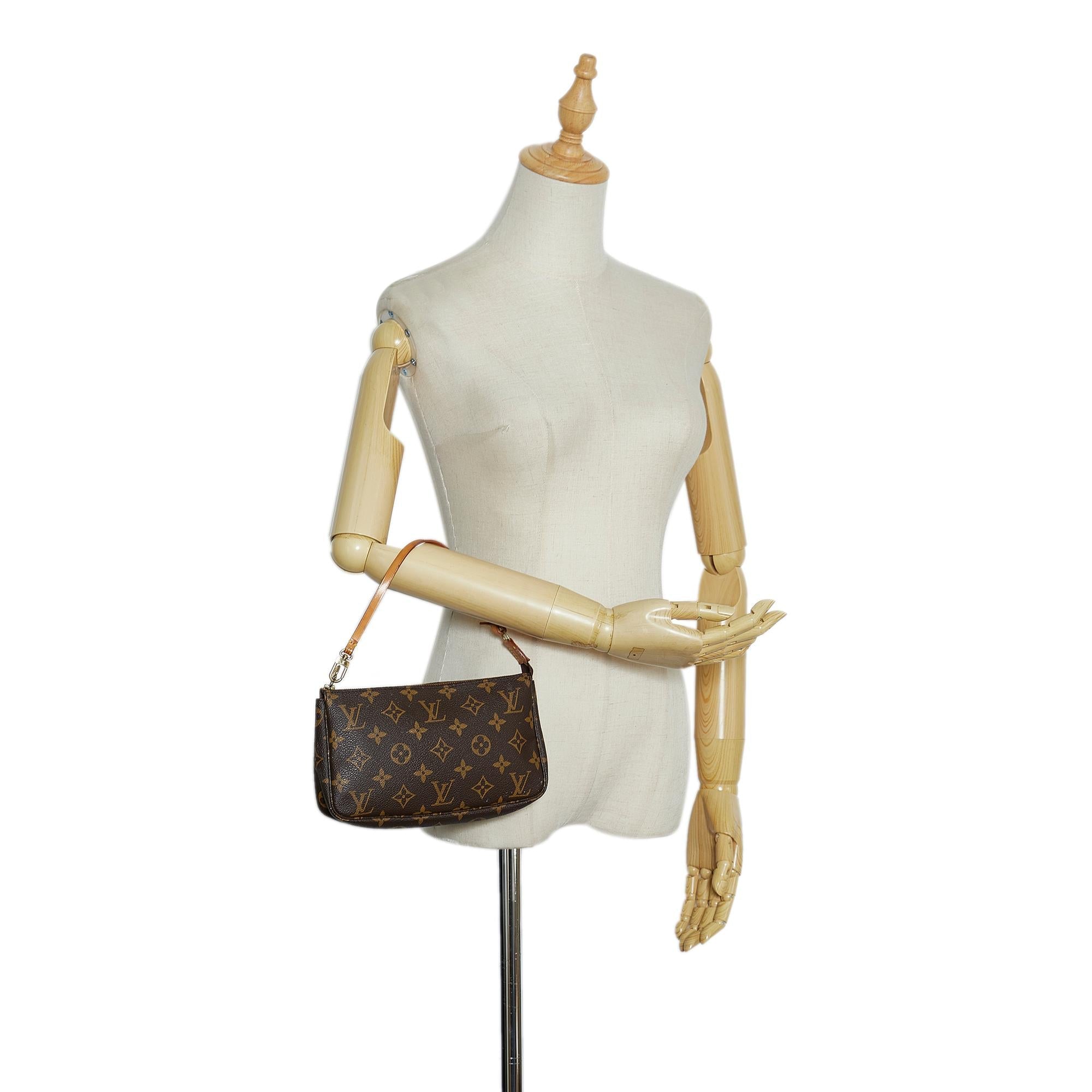 Louis Vuitton Monogram Pochette Accessoires (SHG-uQtBBo)