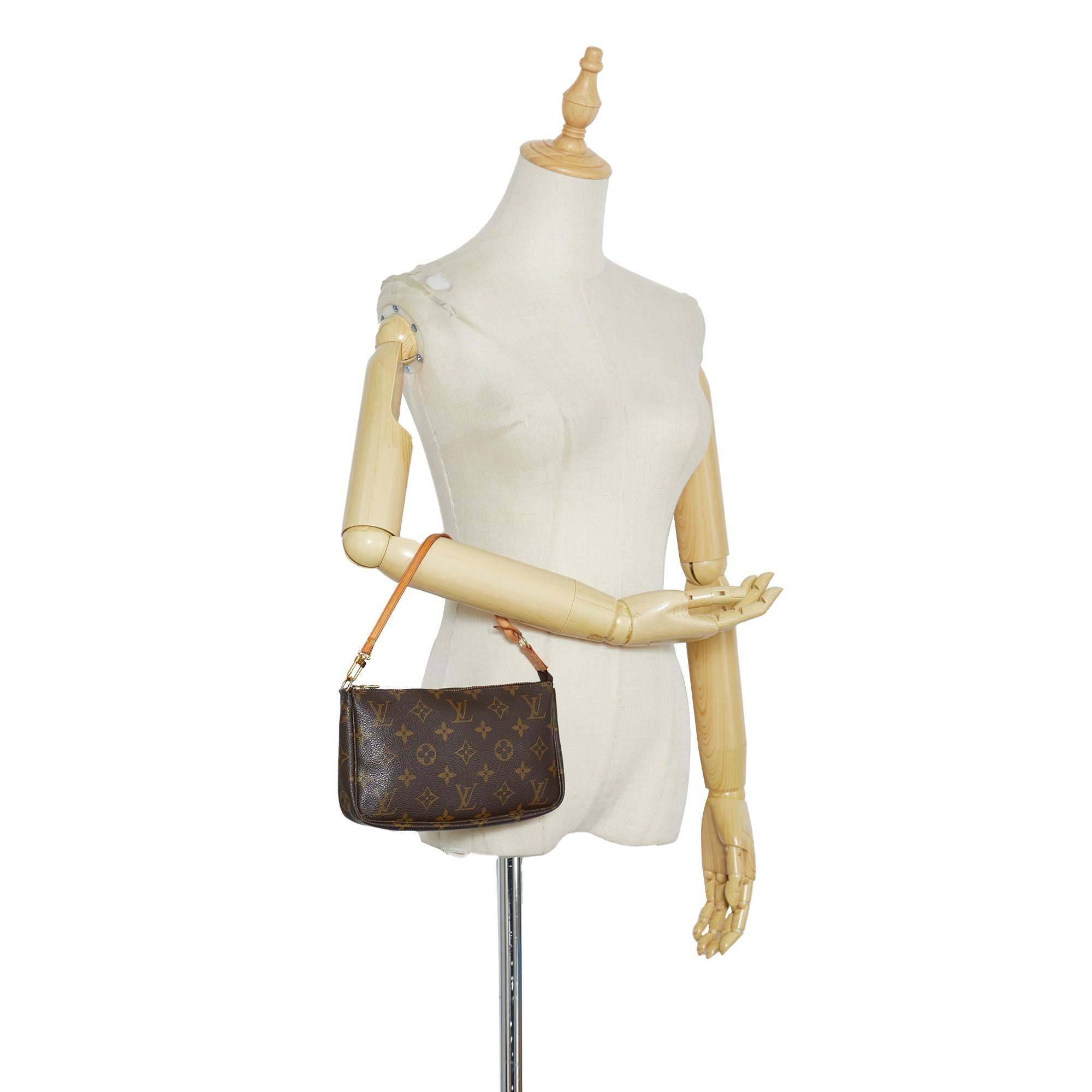 Louis Vuitton Monogram Pochette Accessoires (SHG-DOD16r)