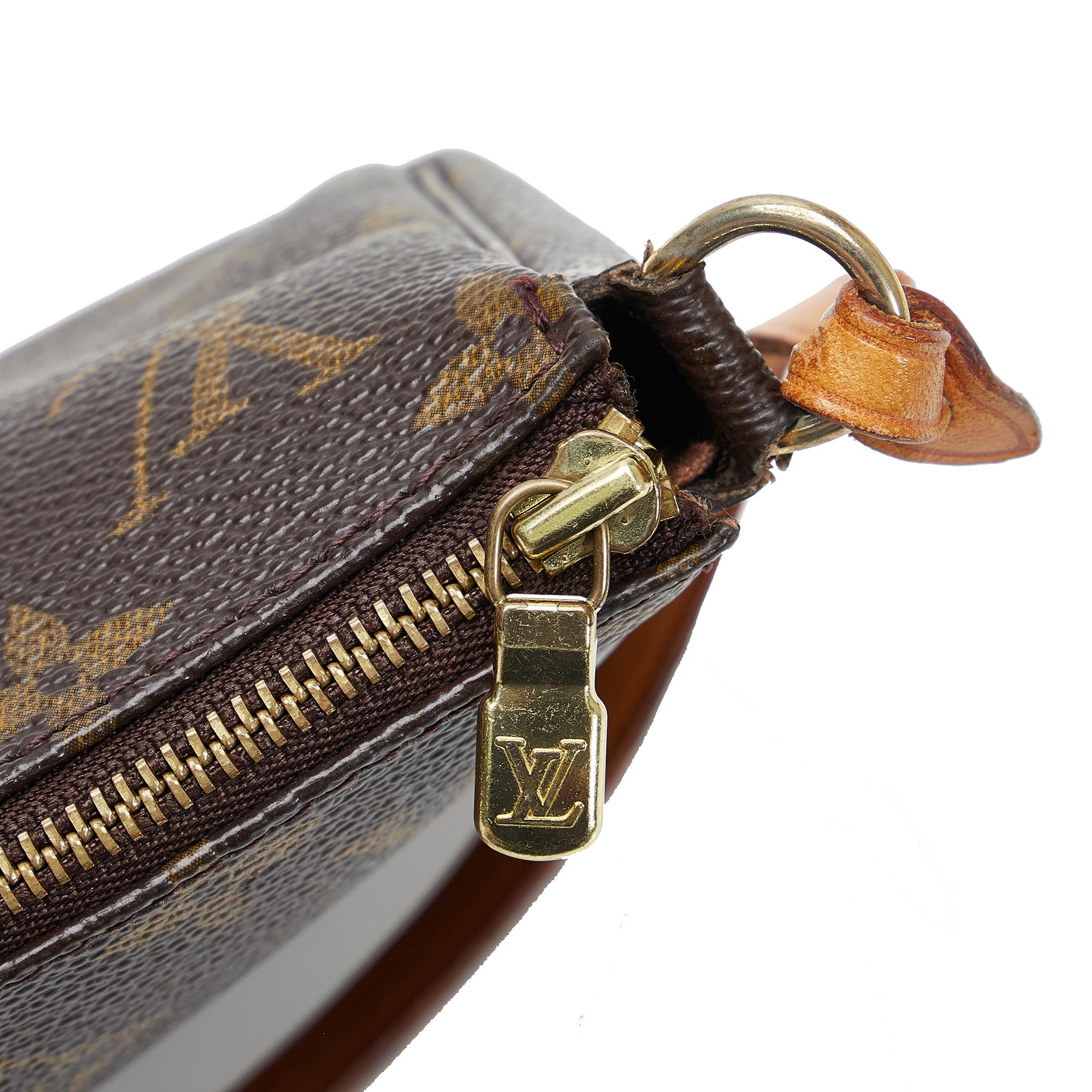 Louis Vuitton Monogram Pochette Accessoires (SHG-iEKLv6)