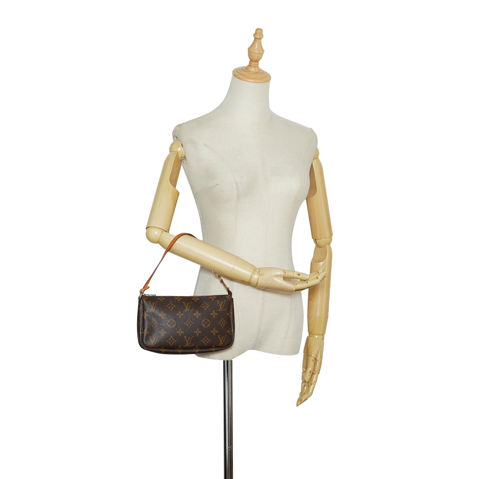 Louis Vuitton Monogram Pochette Accessoires (SHG-iEKLv6)