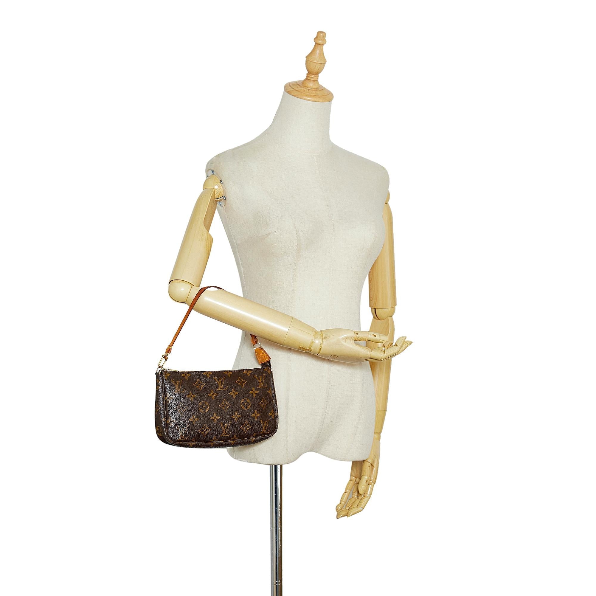 Louis Vuitton Monogram Pochette Accessoires (SHG-loq6TV)