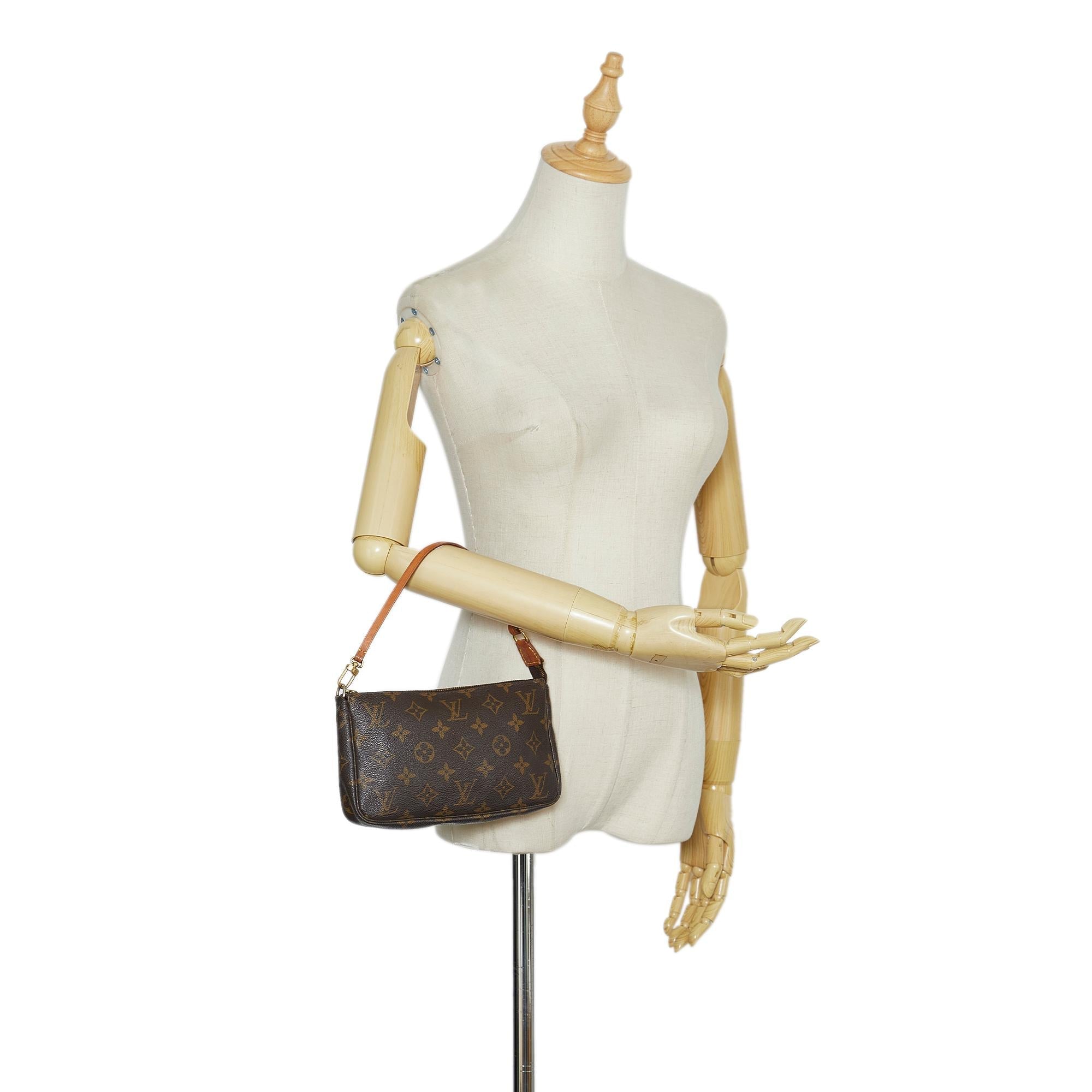 Louis Vuitton Monogram Pochette Accessoires (SHG-Bi9UqN)