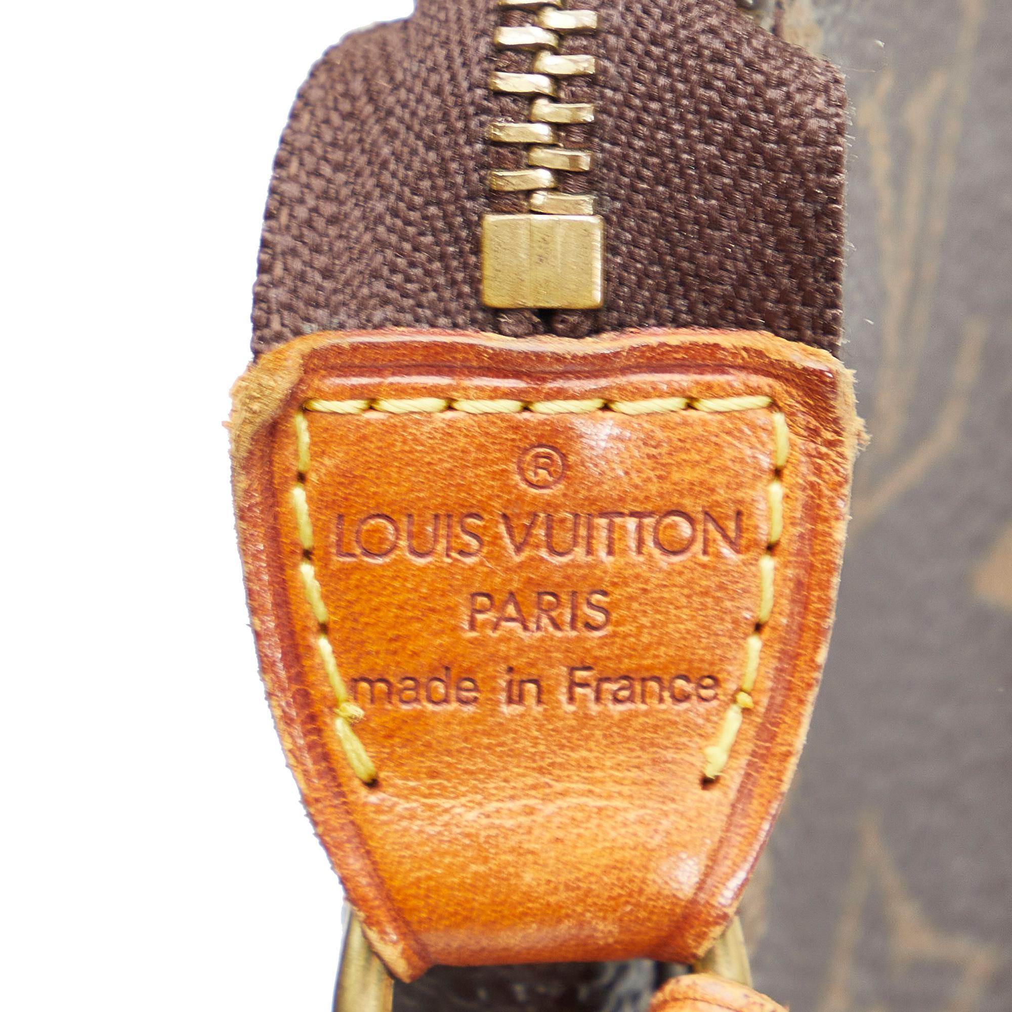 Louis Vuitton Monogram Pochette Accessoires (SHG-WuA3SO)