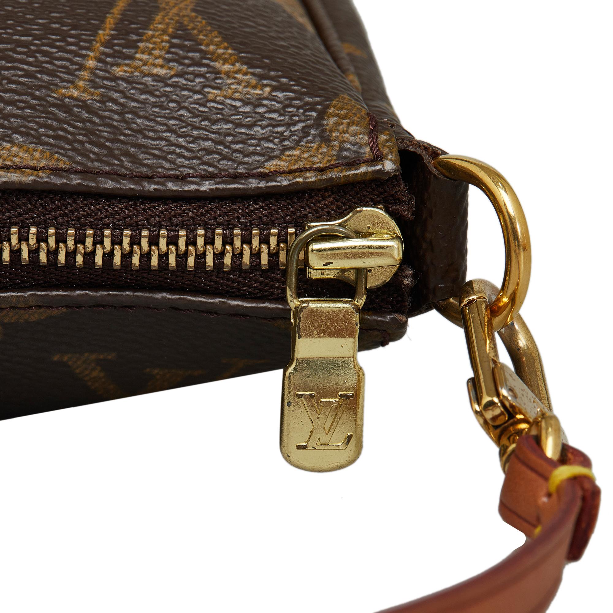 Louis Vuitton Monogram Pochette Accessoires (SHG-CFQg71)