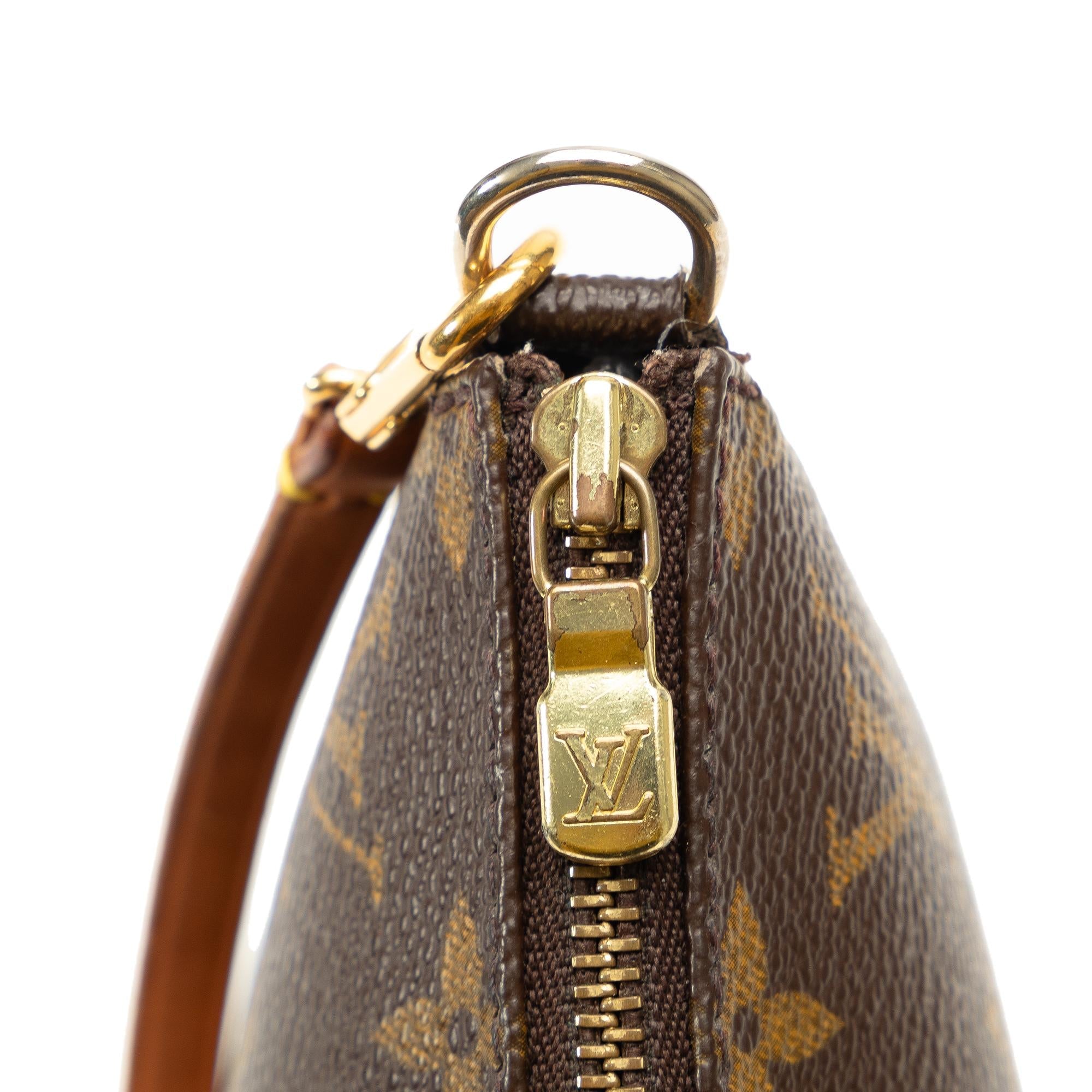 Louis Vuitton Monogram Pochette Accessoires (SHG-EaBKgM)