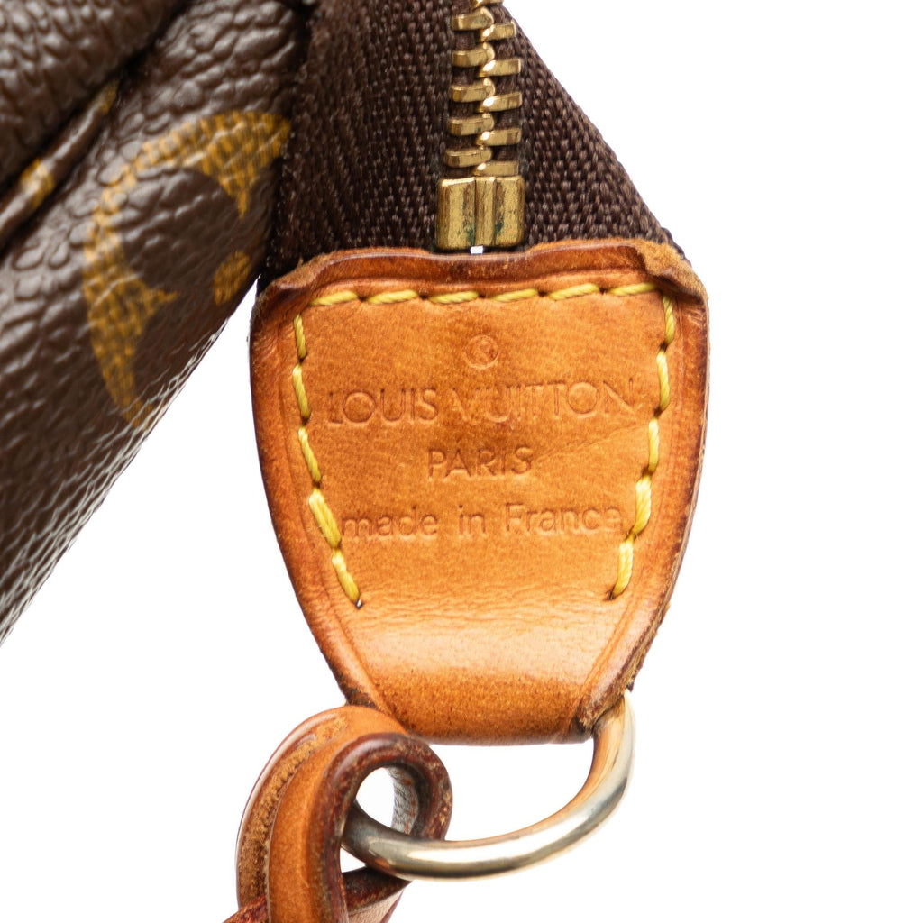 Louis Vuitton Monogram Pochette Accessoires (SHG-EaBKgM)