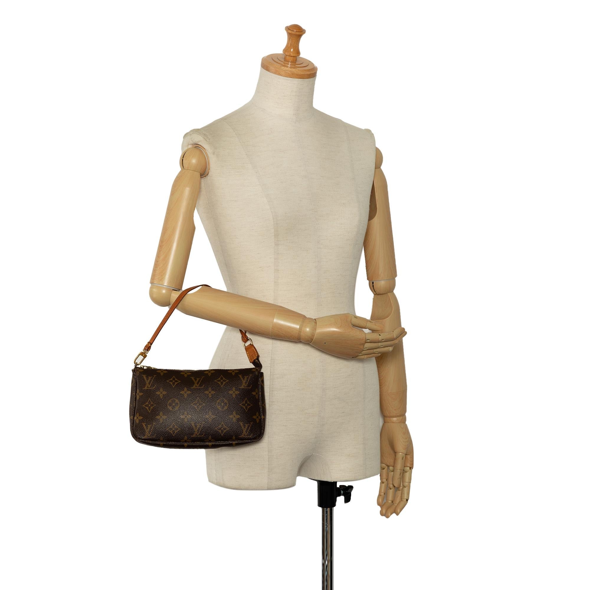 Louis Vuitton Monogram Pochette Accessoires (SHG-EaBKgM)