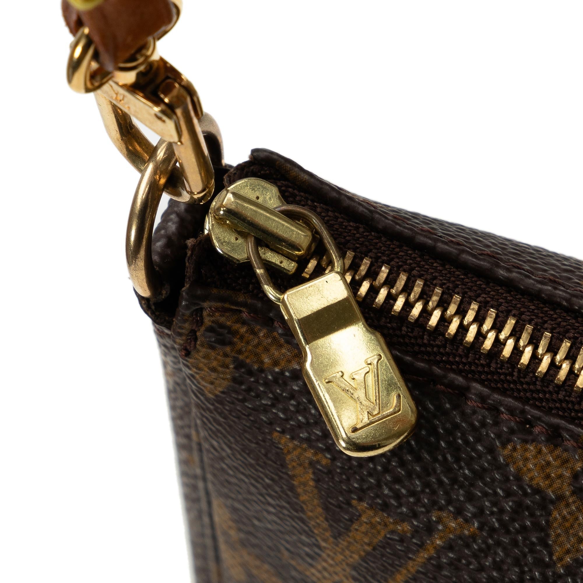 Louis Vuitton Monogram Pochette Accessoires (SHG-kEaUt4)