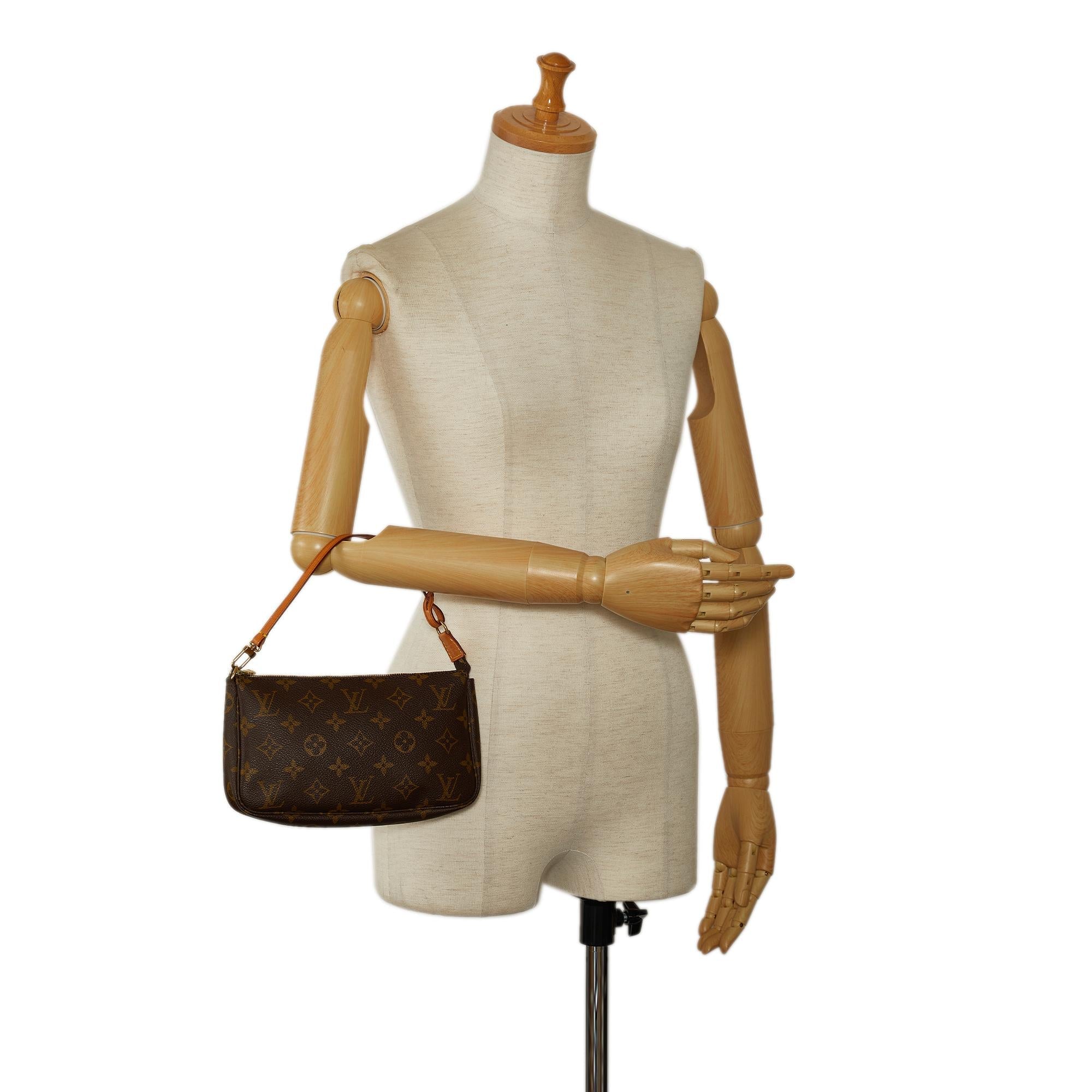 Louis Vuitton Monogram Pochette Accessoires (SHG-HtRbJA)