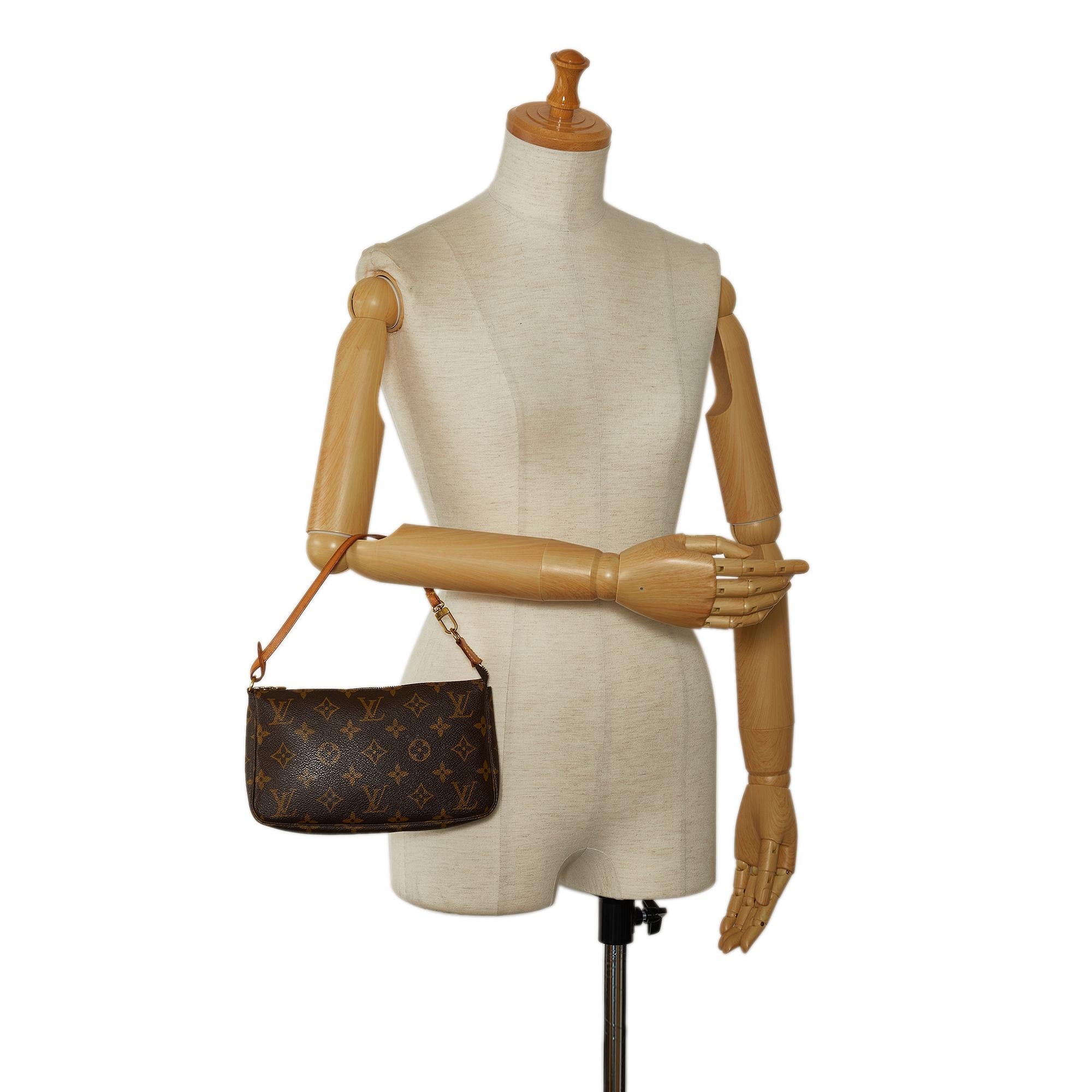 Louis Vuitton Monogram Pochette Accessoires (SHG-1maarm)