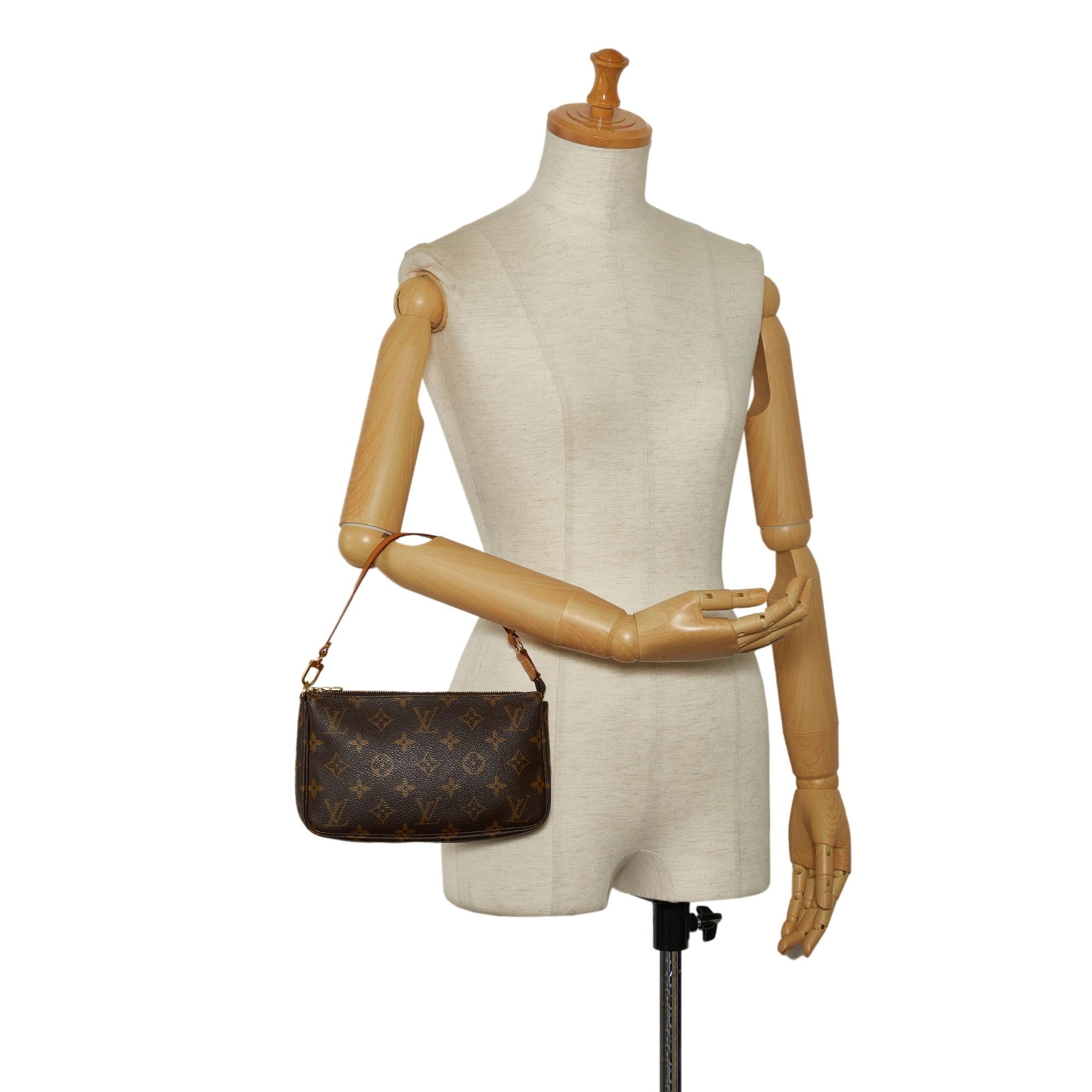Louis Vuitton Monogram Pochette Accessoires (SHG-MolWWL)
