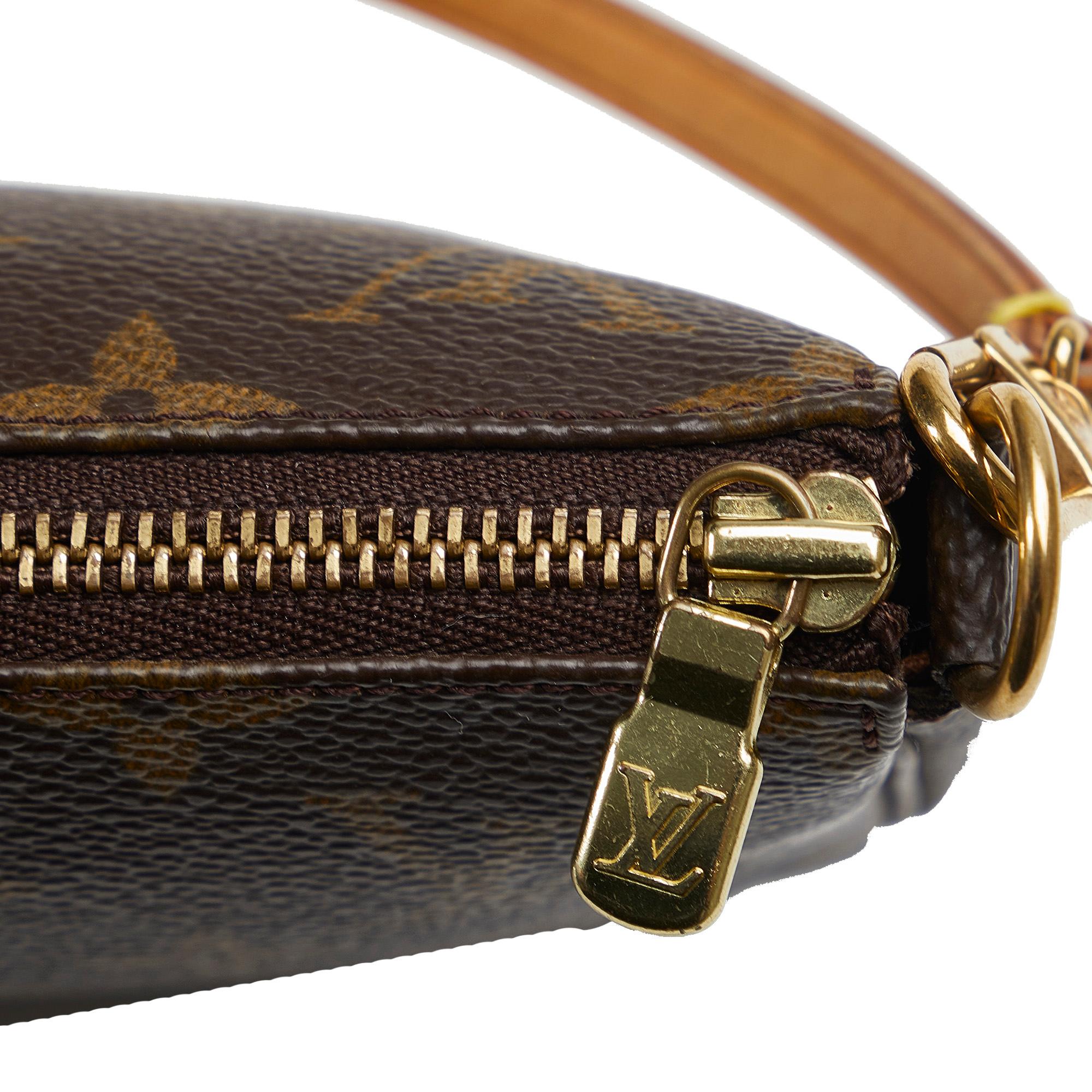Louis Vuitton Monogram Pochette Accessoires (SHG-anSaeR)