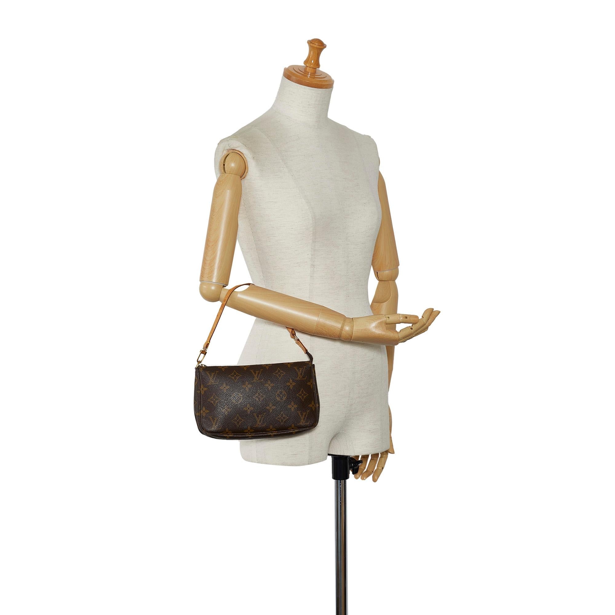 Louis Vuitton Monogram Pochette Accessoires (SHG-anSaeR)