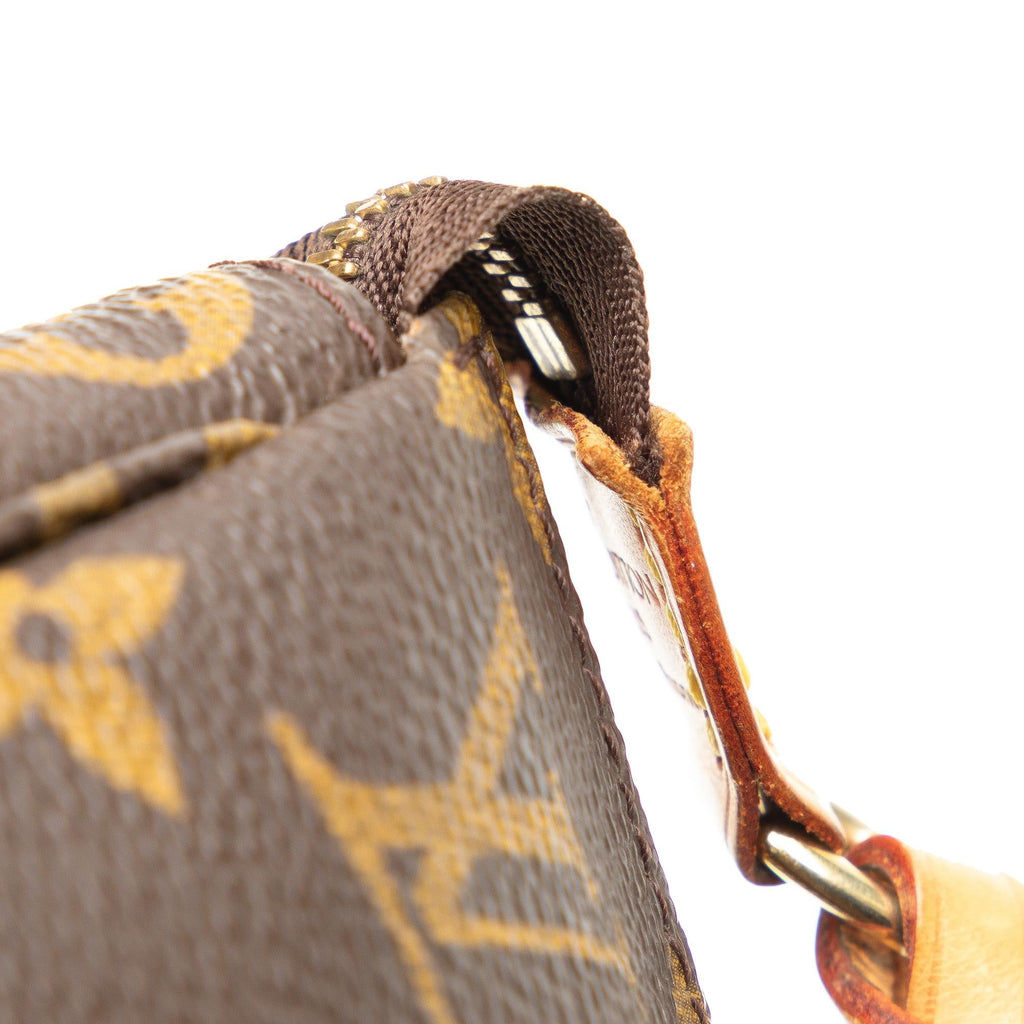 Louis Vuitton Monogram Pochette Accessoires (SHG-9yo83b)